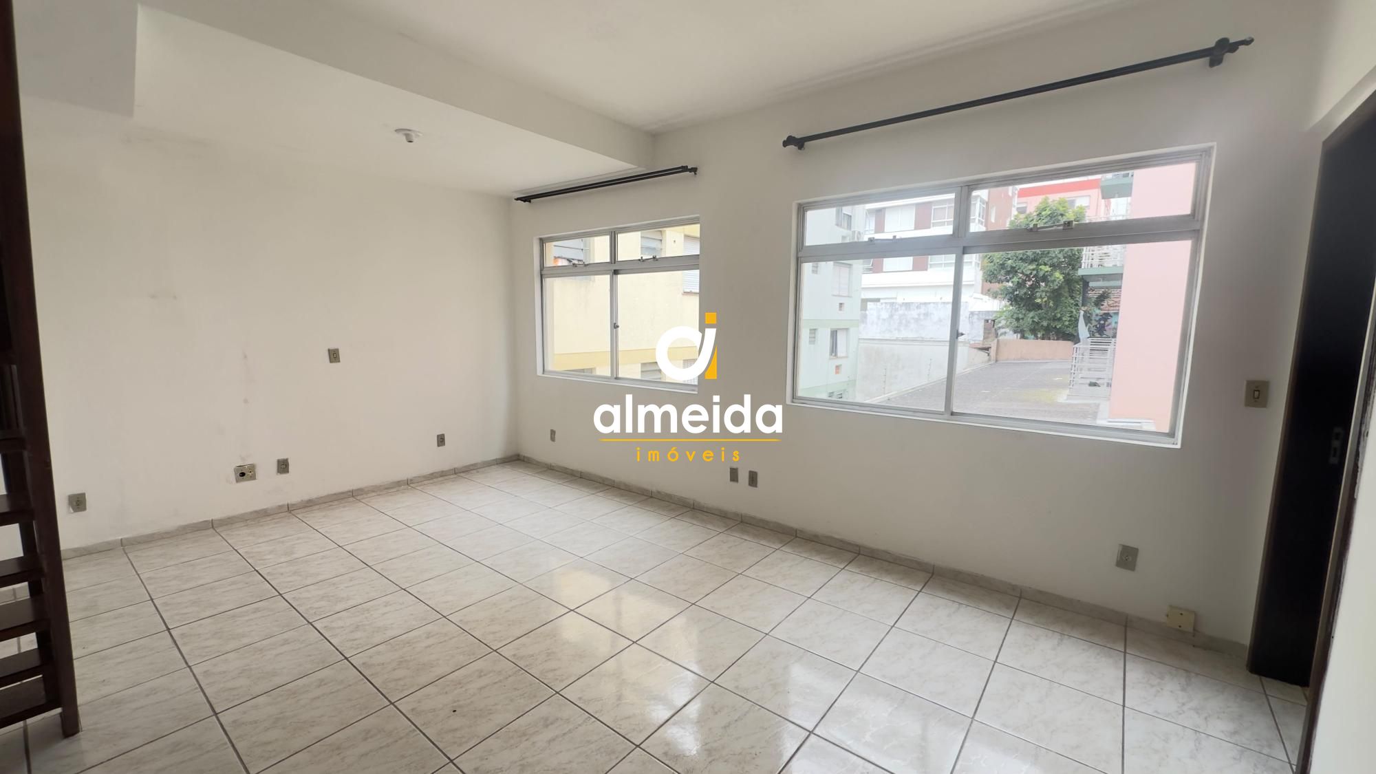 Apartamento 1 quarto, duplex na av. Itaimbe.