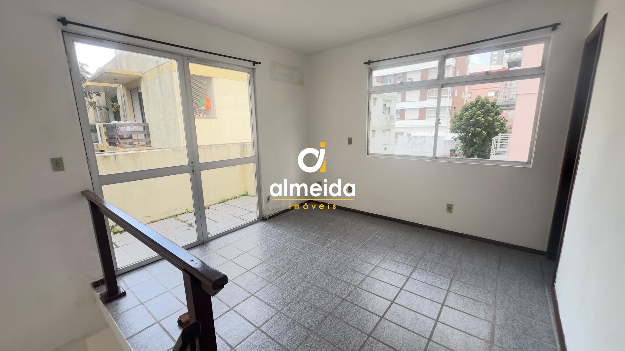 Apartamento 1 quarto, duplex na av. Itaimbe.