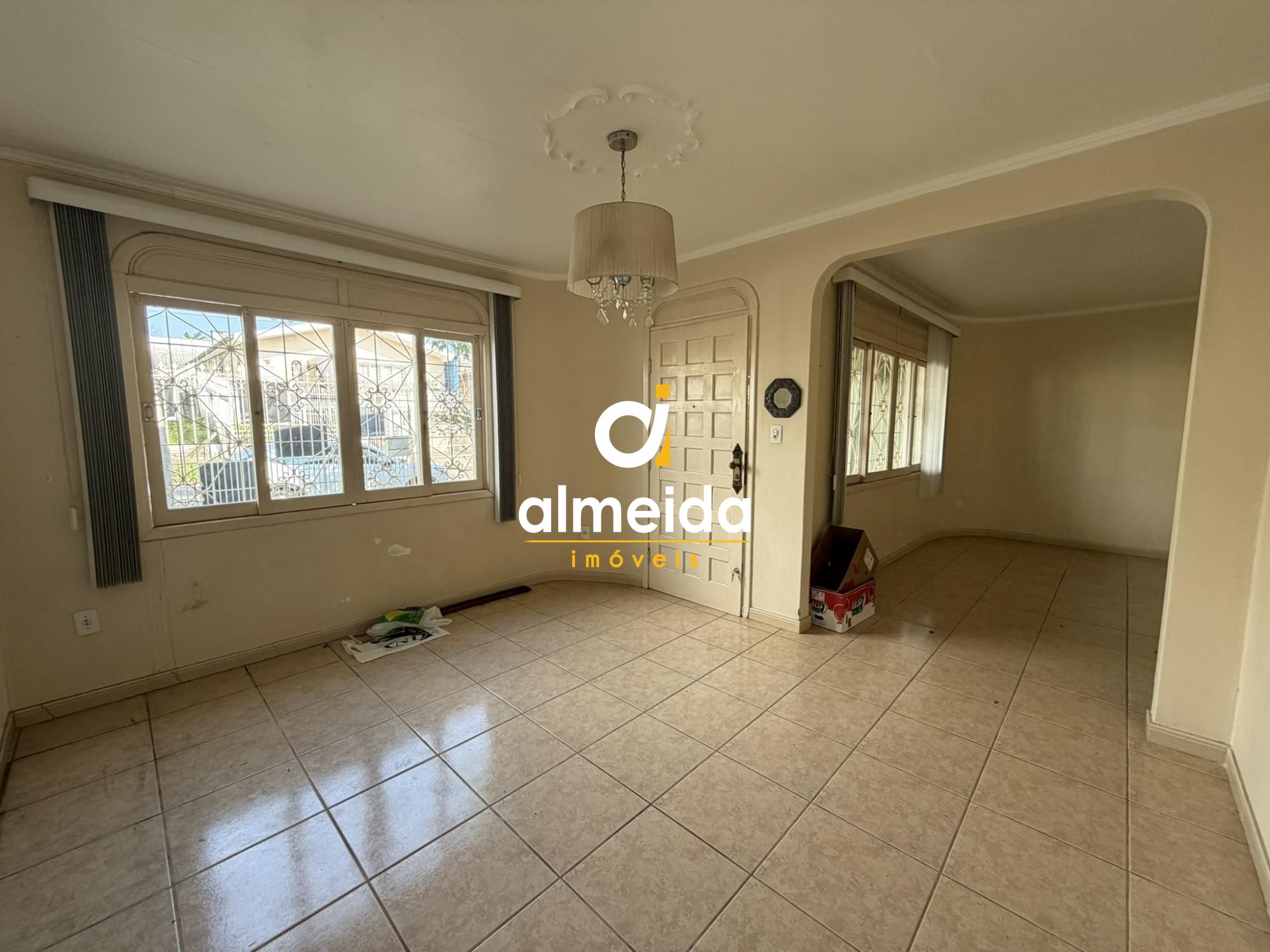 Excelente casa com piscina no bairro duque de caxias.
