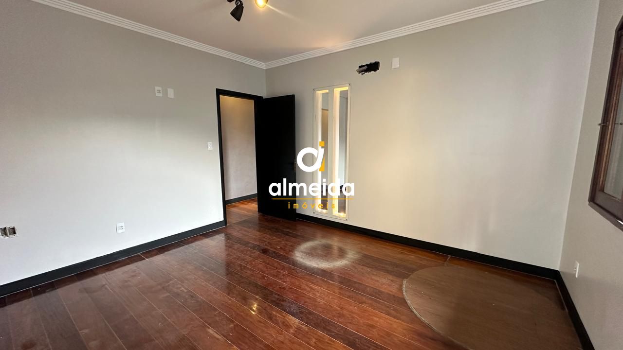 Casa à venda e aluguel com 3 quartos, 200m² - Foto 12