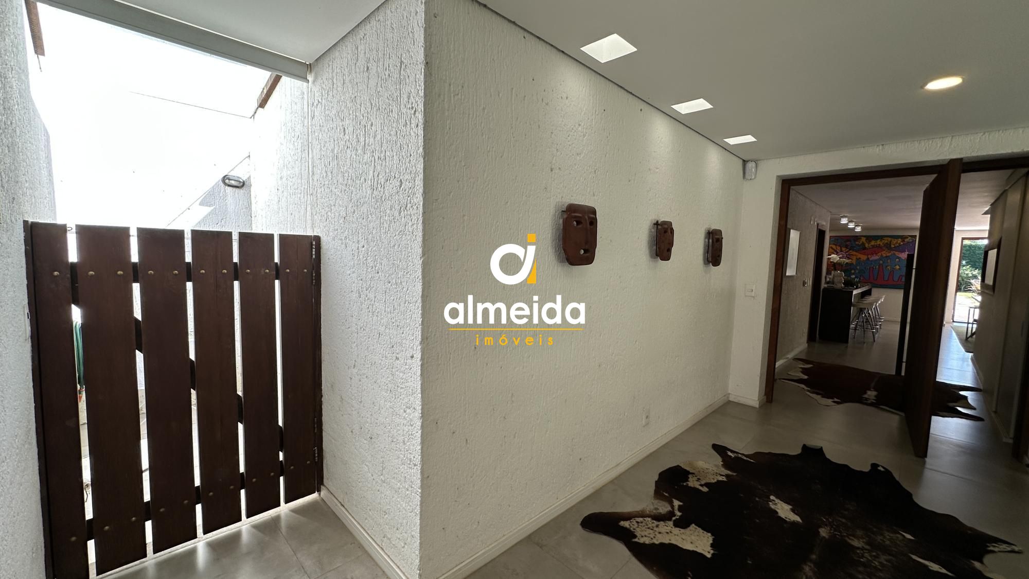 Casa com piscina e linda área verde