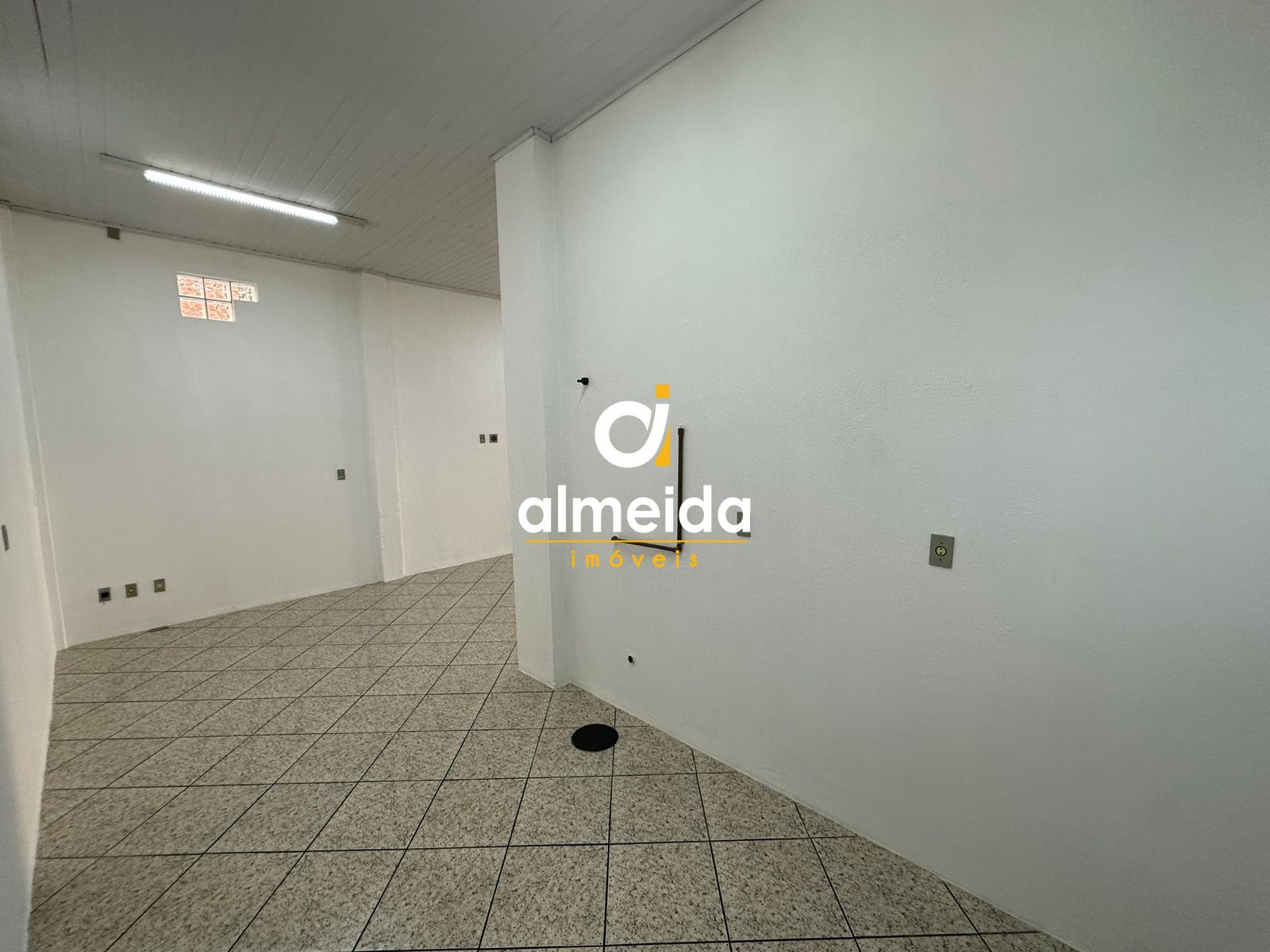 Conjunto Comercial-Sala para alugar com 1 quarto, 99m² - Foto 19