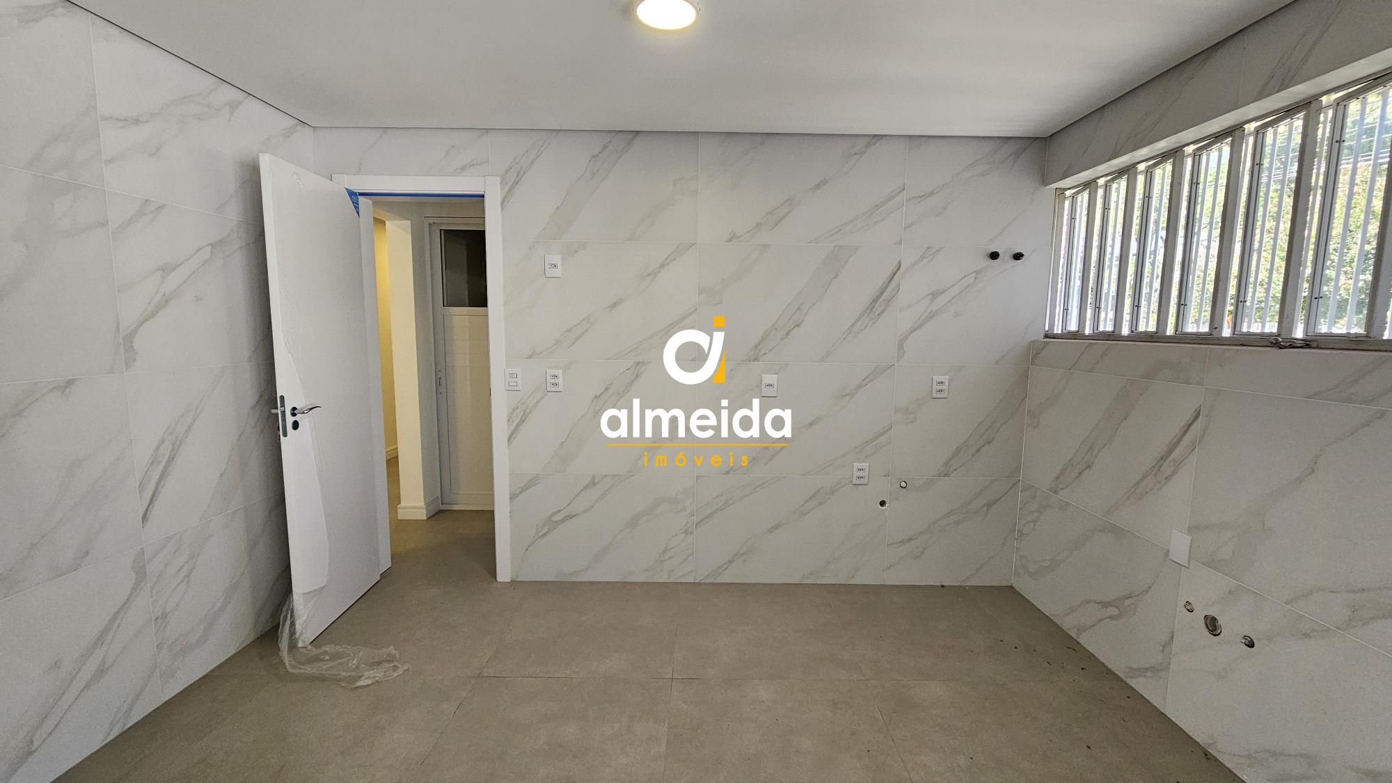 Casa à venda com 3 quartos, 300m² - Foto 14