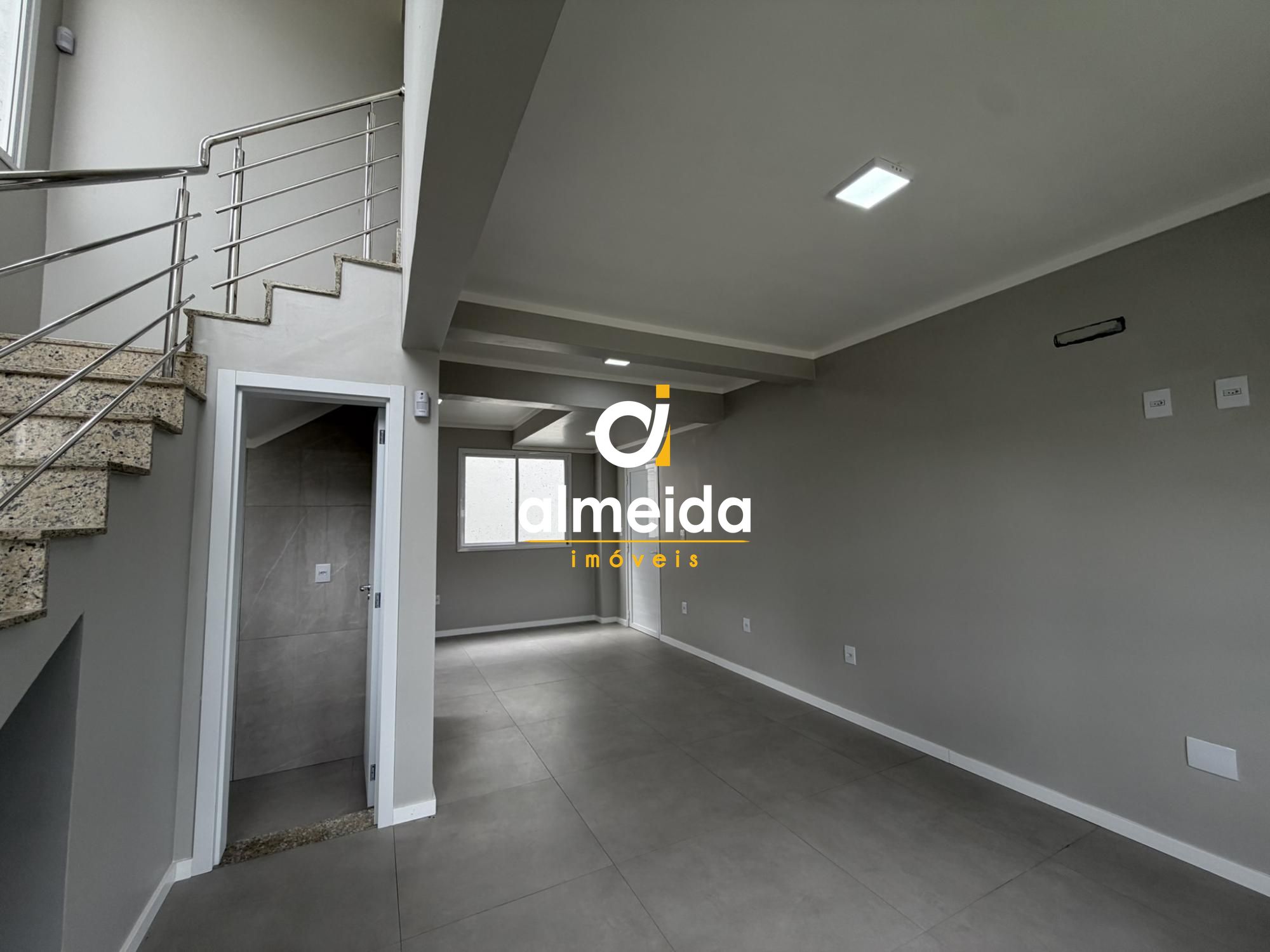 Casa nova de alto padrao, 3 quartos, patio no b.tomazzetti.