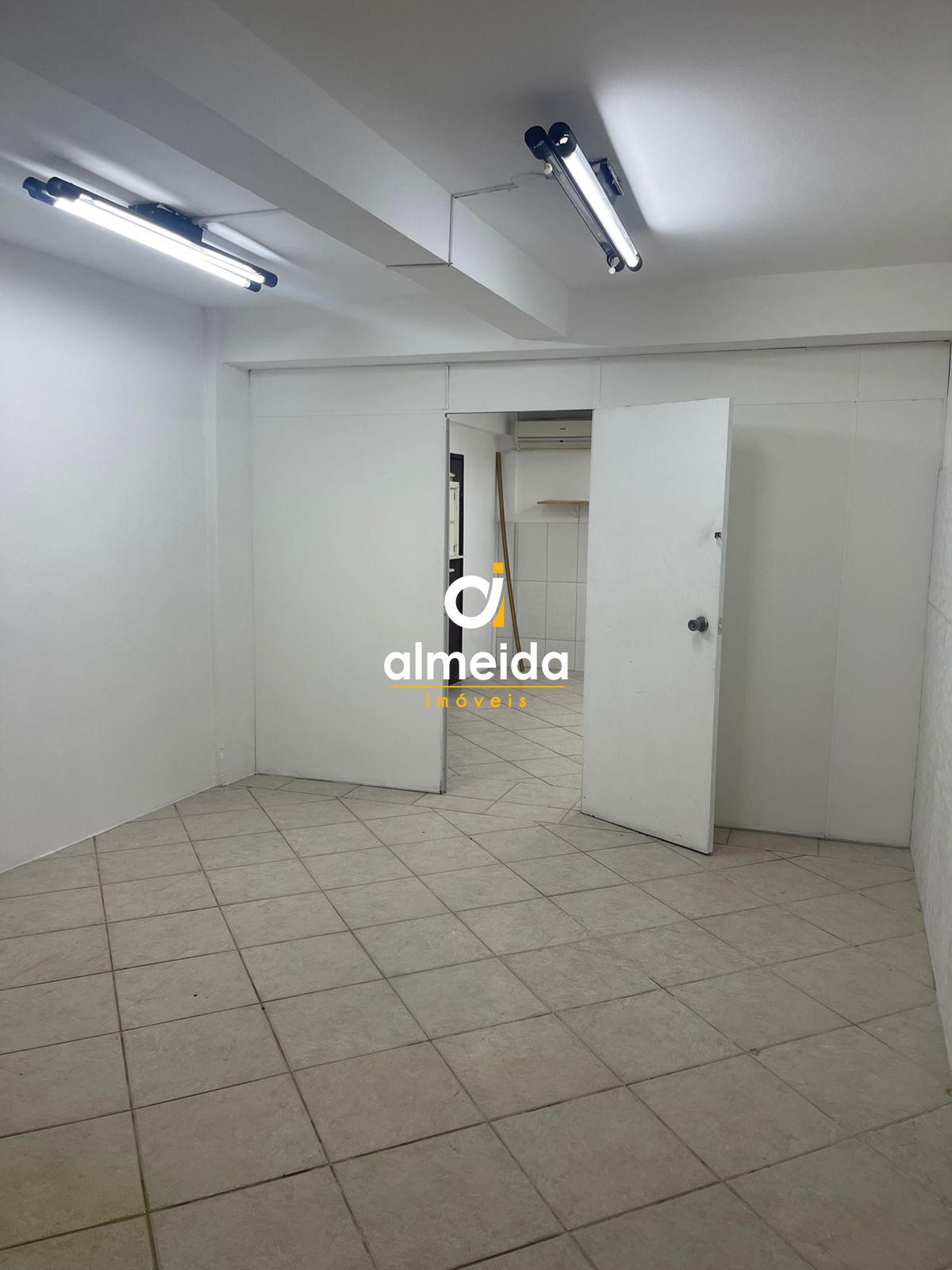 Sala comercial  venda  no Centro - Santa Maria, RS. Imveis