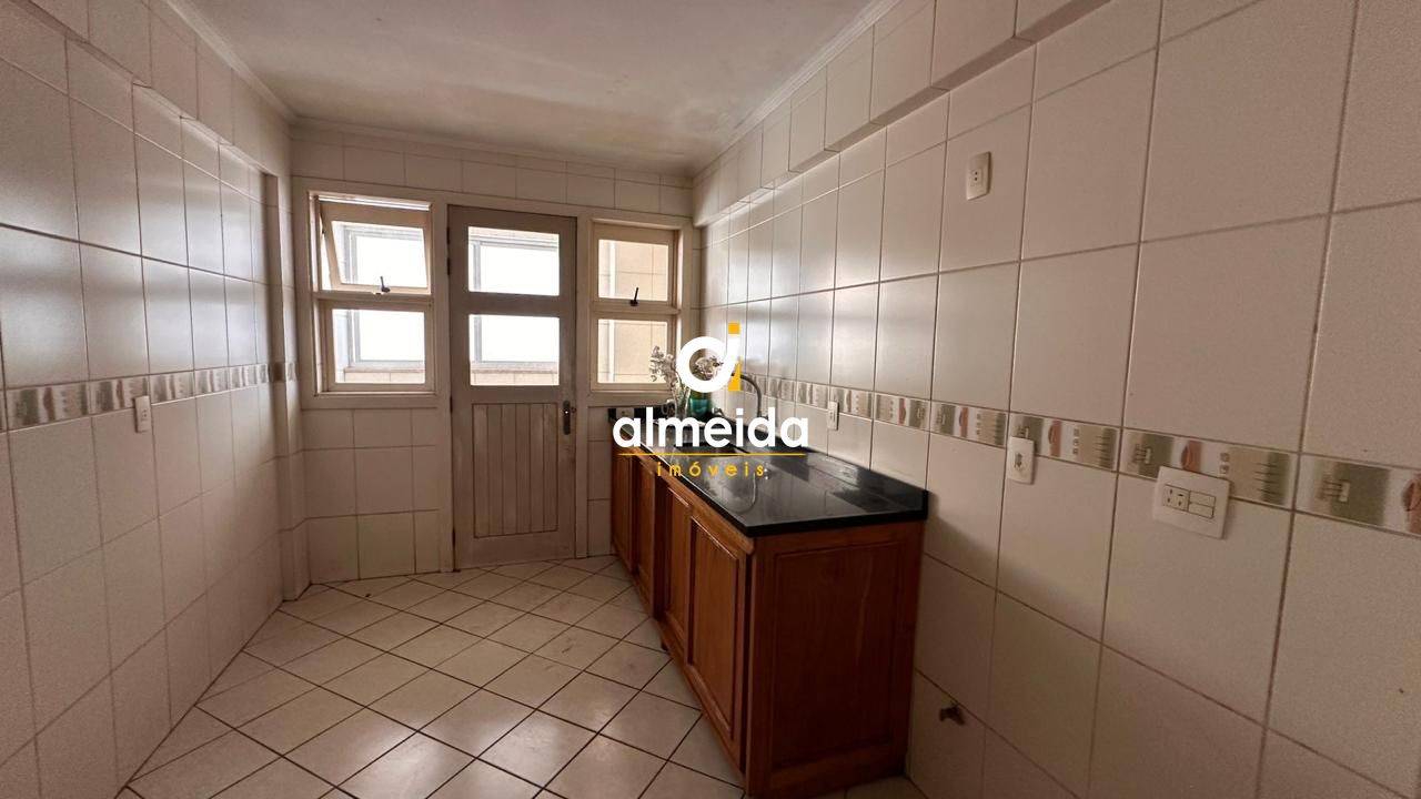 Amplo apartamento, 3 dormitorios, proximo ao quartel.