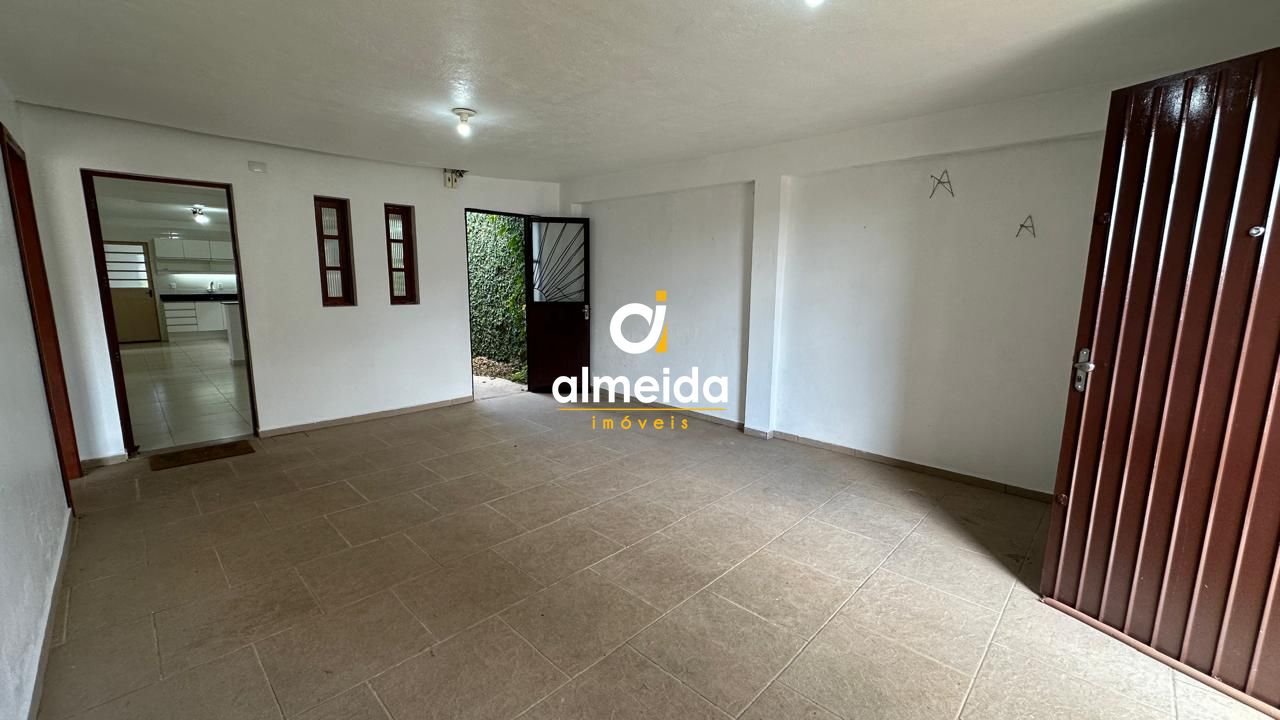 Casa à venda com 3 quartos, 157m² - Foto 3