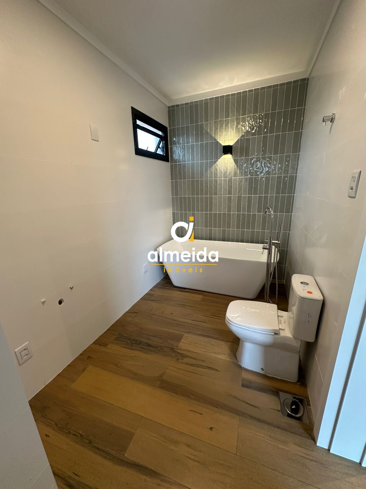 Casa com piscina totalmente reformada alto padrão no bairro 