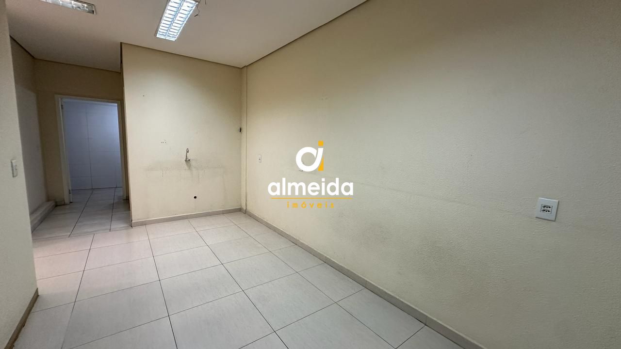 Conjunto Comercial-Sala para alugar com 7 quartos, 288m² - Foto 13