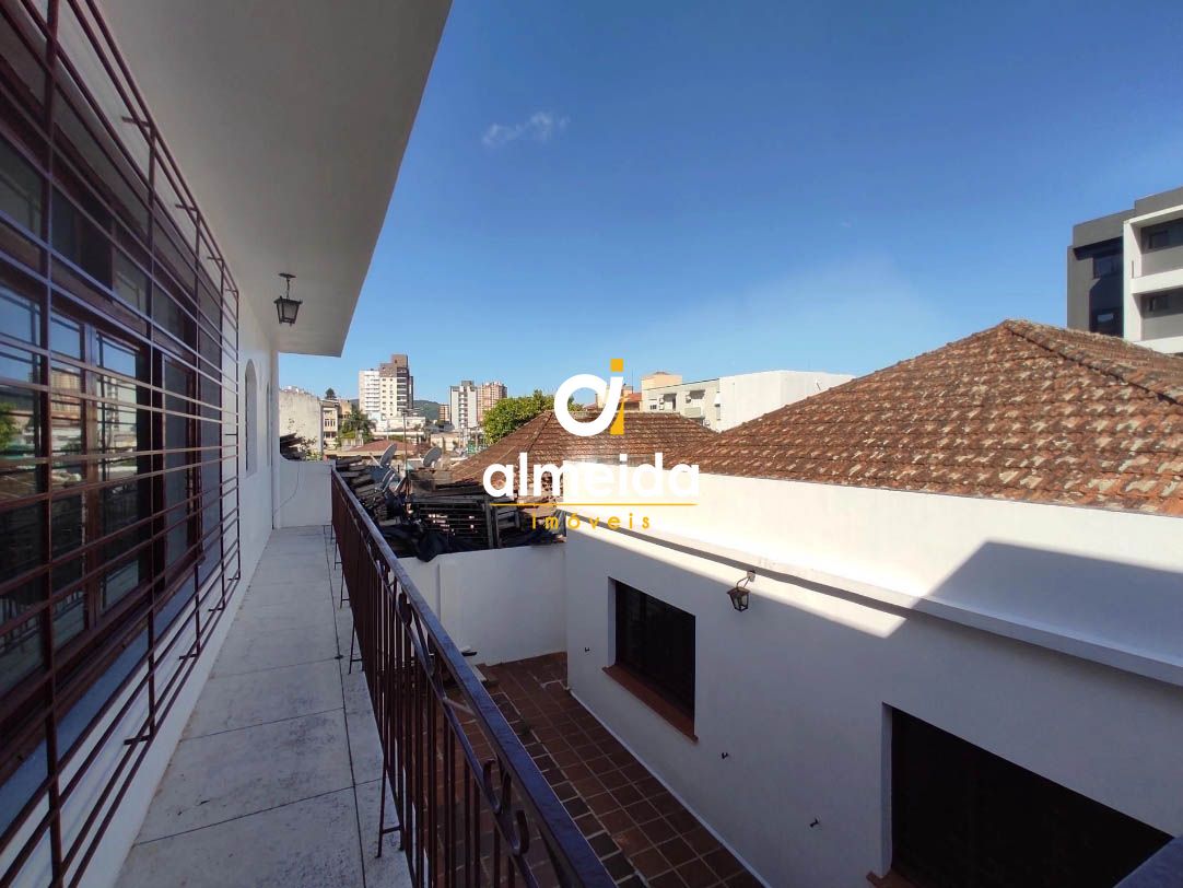 Casa à venda e aluguel com 6 quartos, 250m² - Foto 4