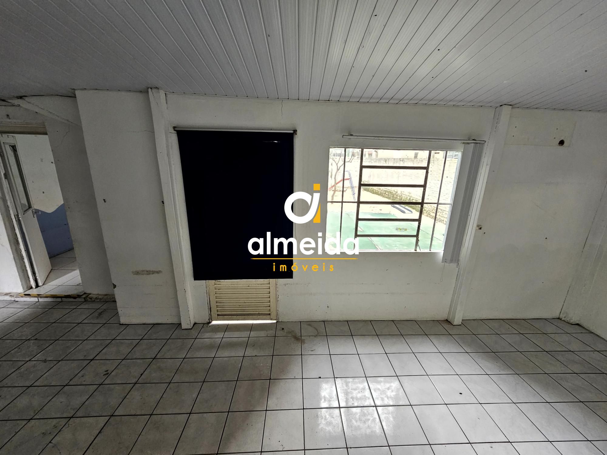 Casa comercial na avenida presidente vargas em santa maria r