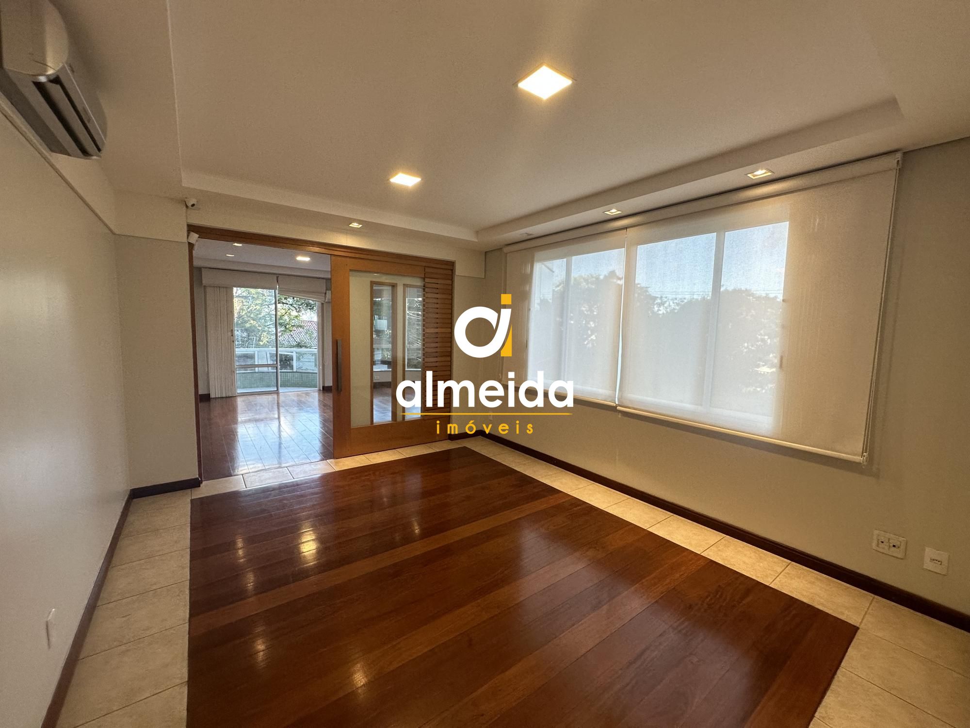 Apartamento à venda com 3 quartos, 221m² - Foto 11