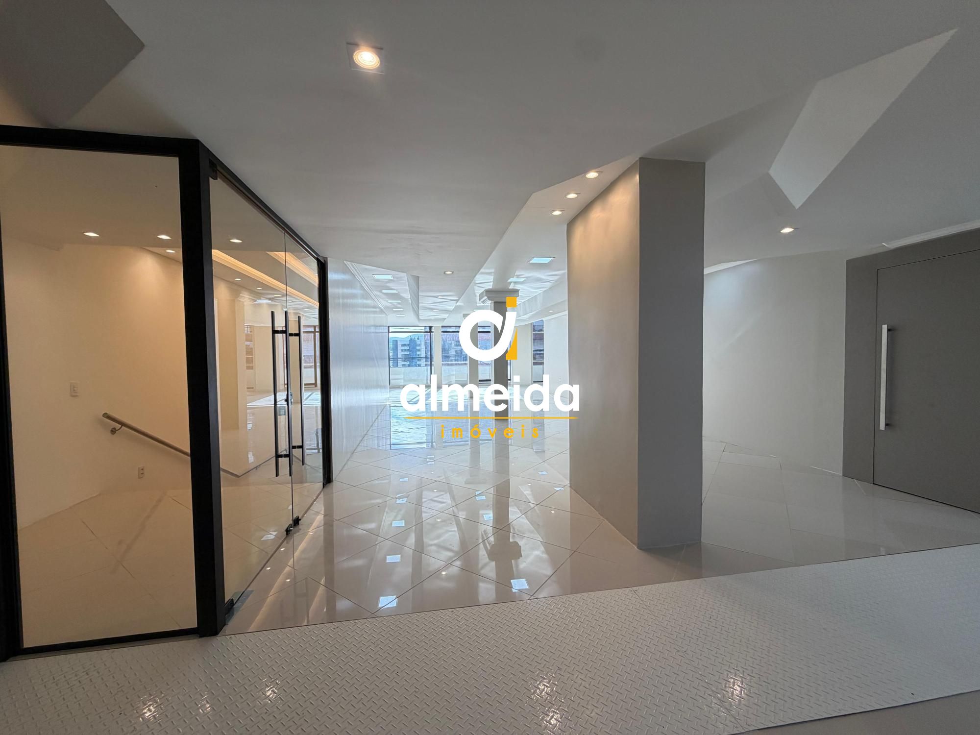 Sala comercial no bairro nossa senhora de lourdes em santa m