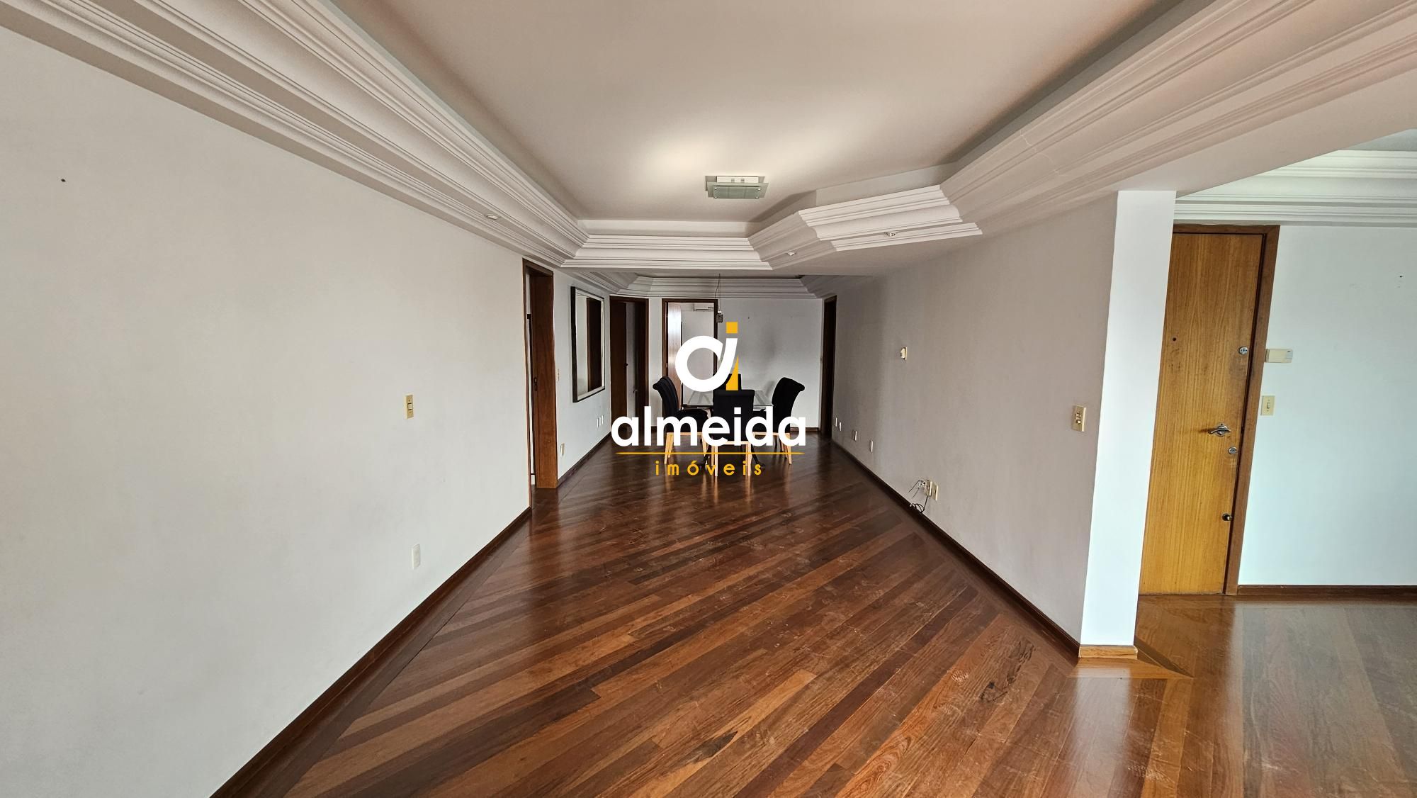 Apartamento com 4 Dormitórios à venda, 240 m² por R$ 1.600.000,00 Apartamento com 4 Dormitórios à venda, 240 m² por R$ 1.600.000,00