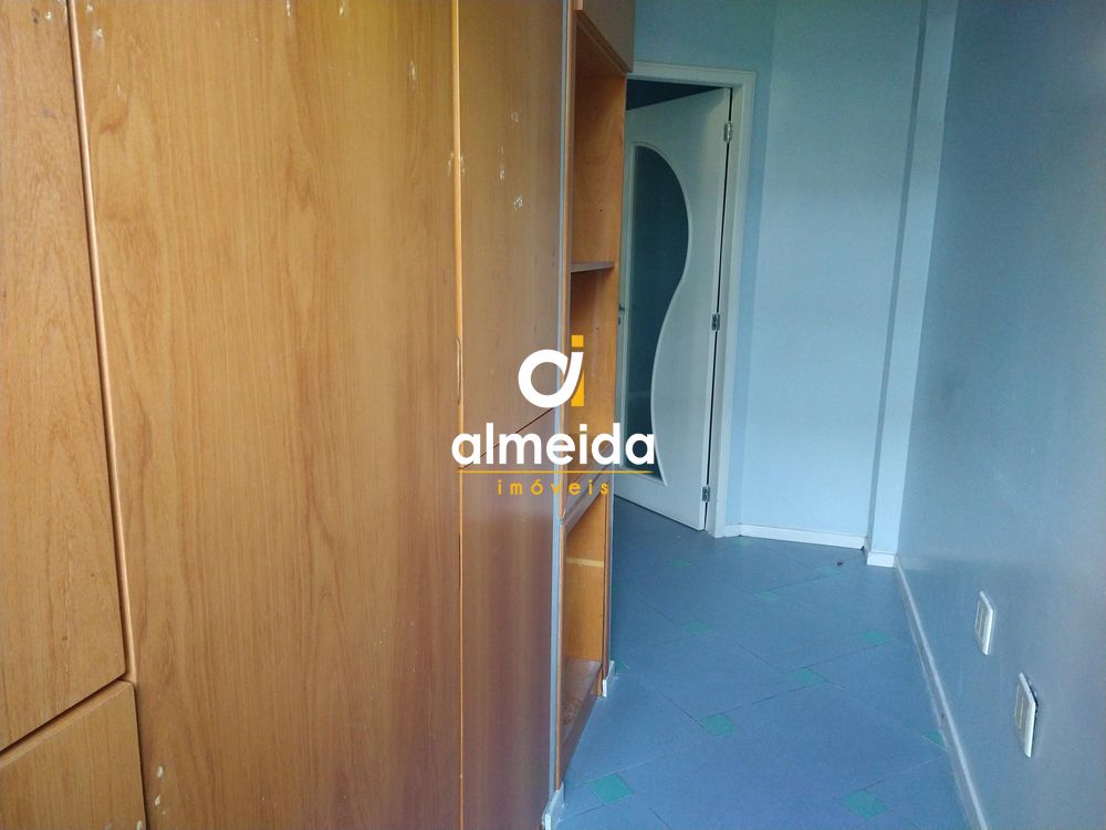 Conjunto Comercial-Sala para alugar com 8 quartos, 215m² - Foto 2