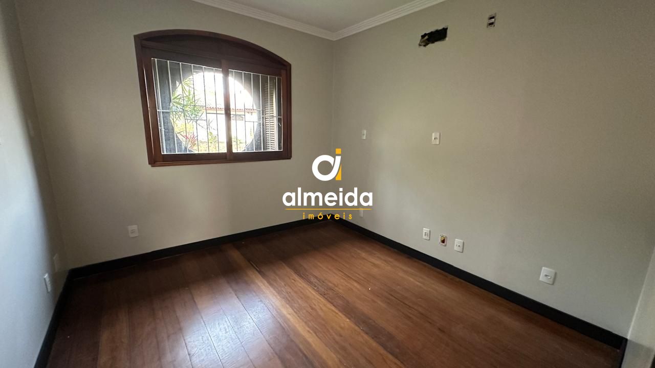 Casa à venda e aluguel com 3 quartos, 200m² - Foto 14