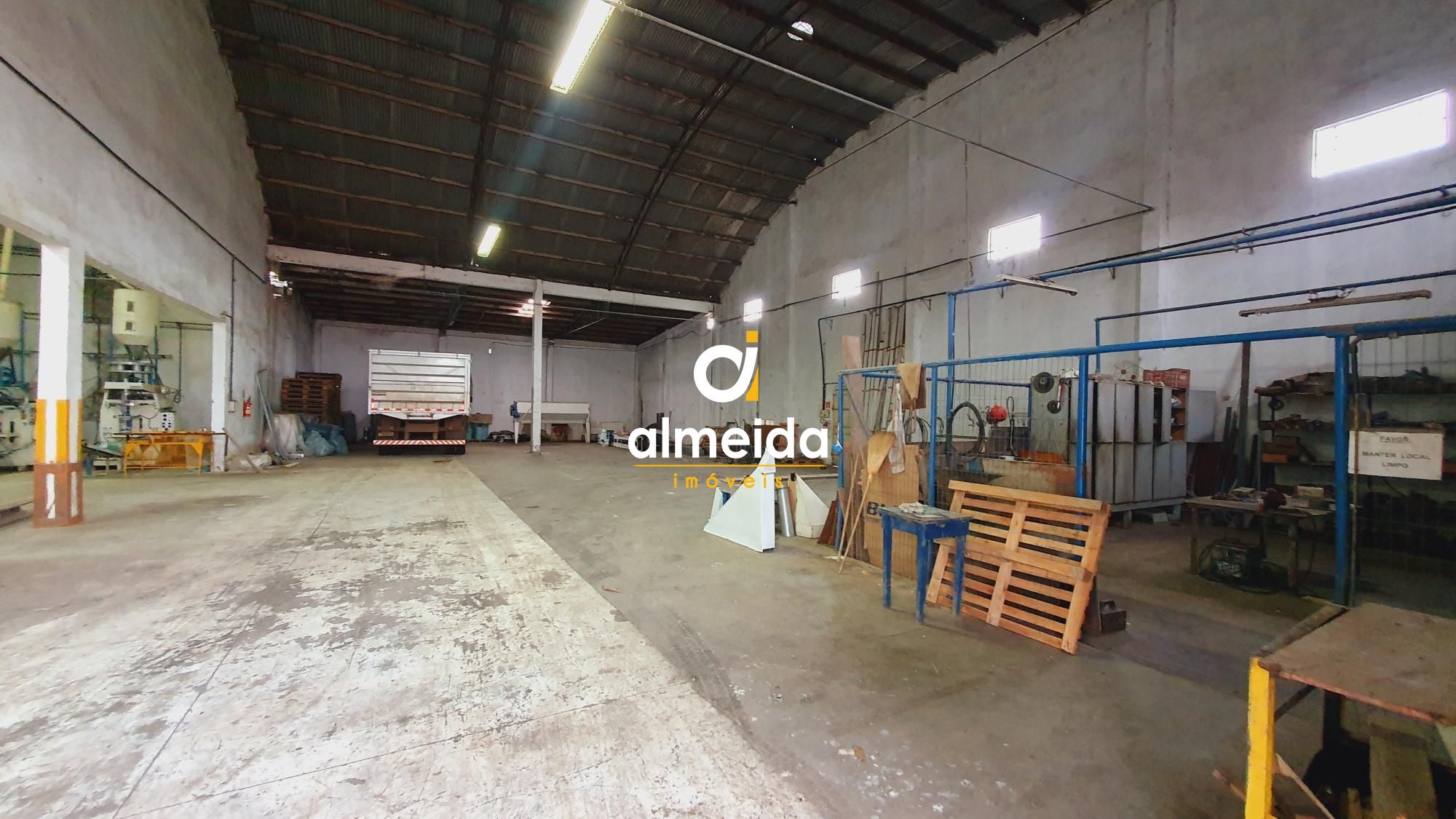 Depósito-Galpão-Armazém para alugar com 3 quartos, 1700m² - Foto 15