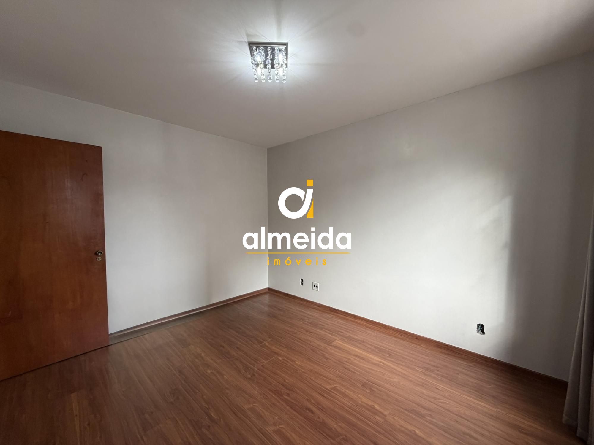 Apartamento térreo , próximo ao clube dores sede central.