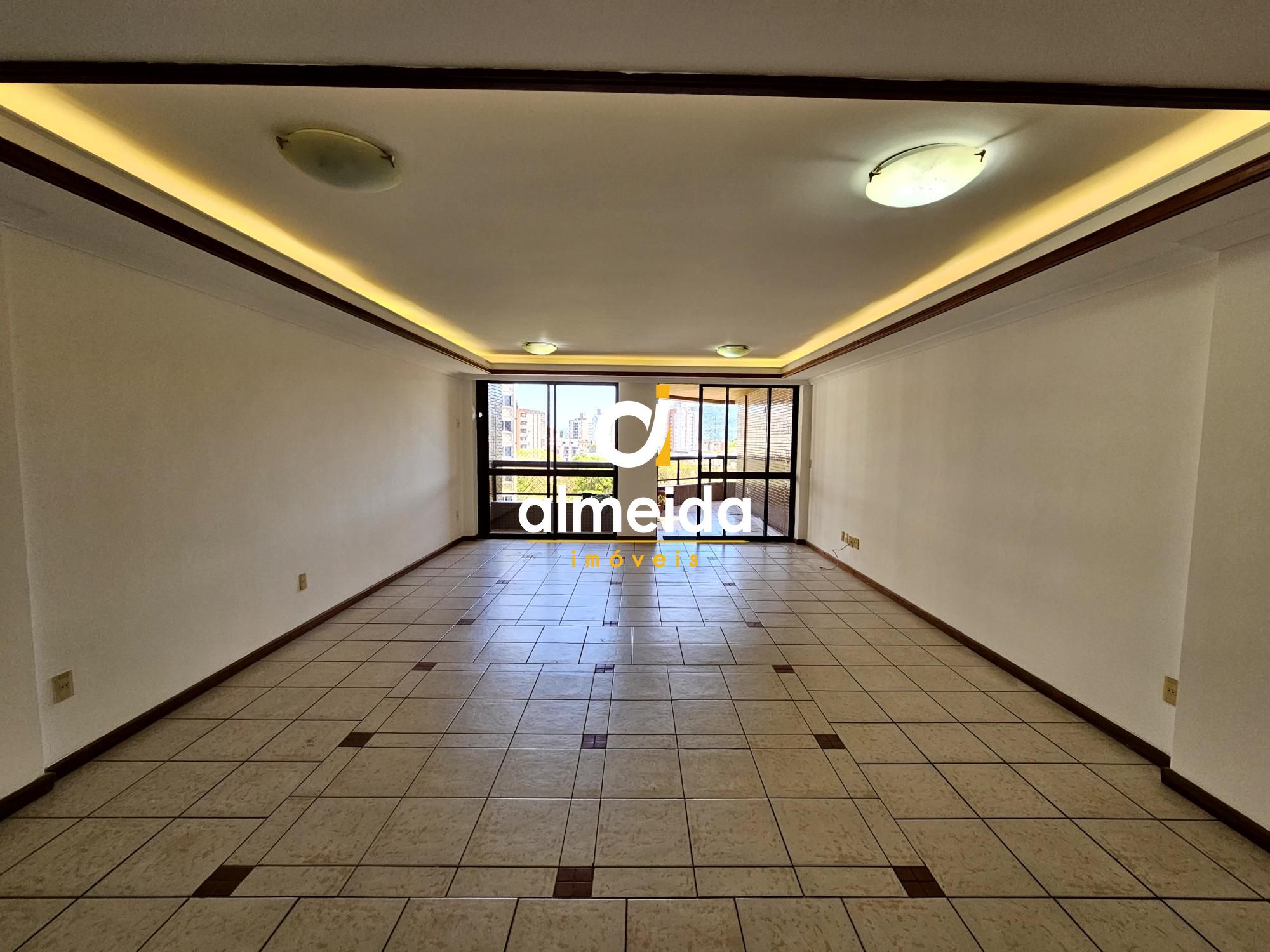 Apartamento para alugar com 3 quartos, 194m² - Foto 3