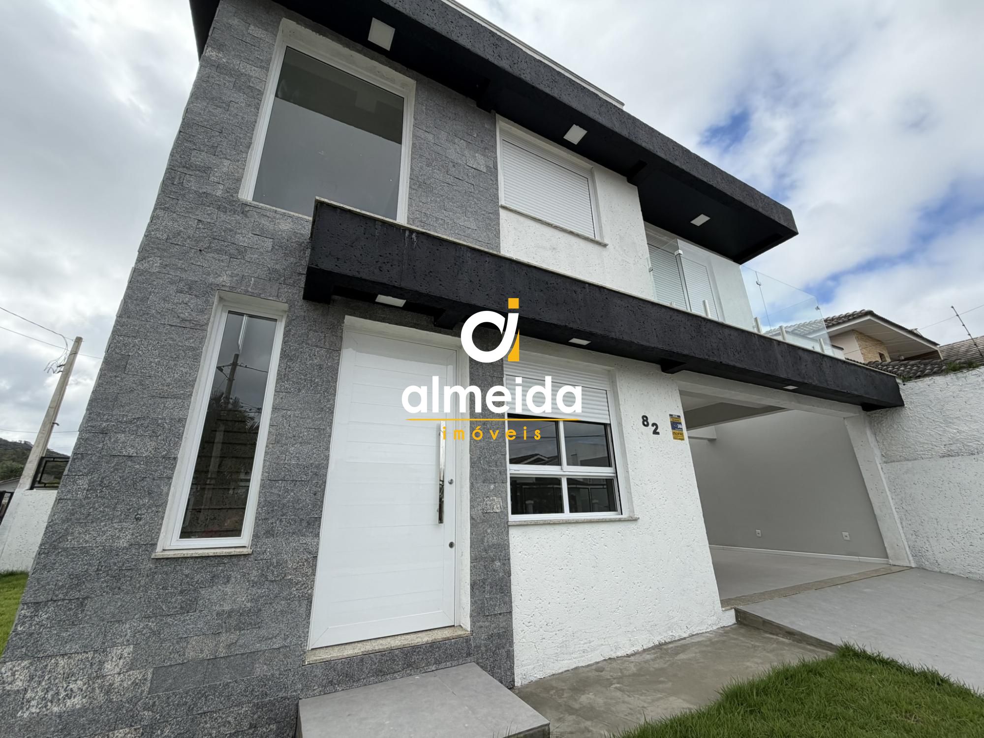 Casa nova de alto padrao, 3 quartos, patio no b.tomazzetti.
