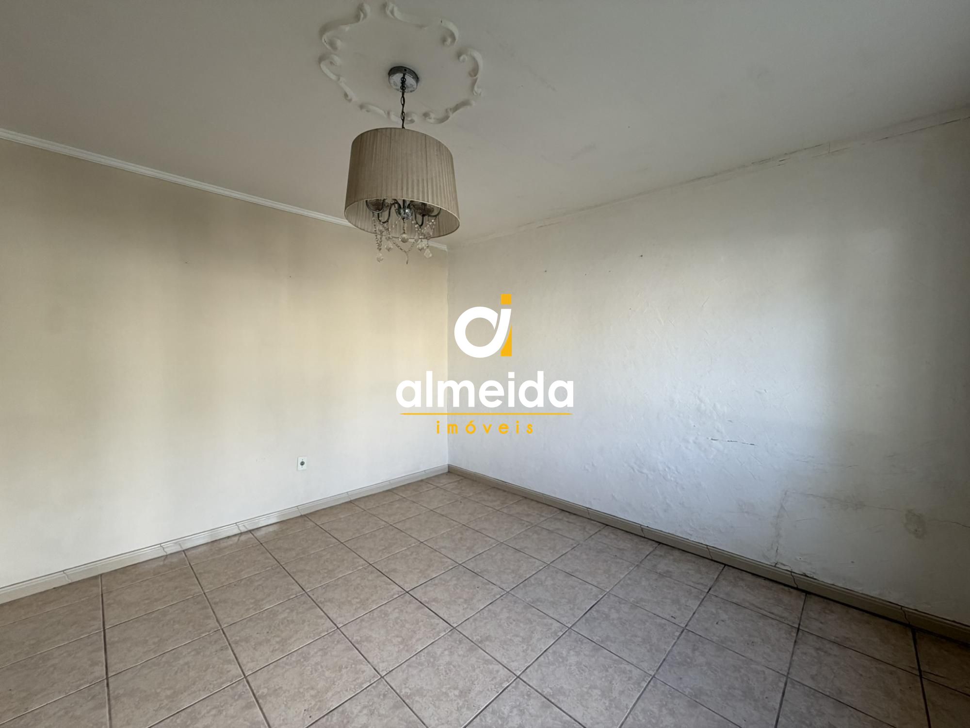 Excelente casa com piscina no bairro duque de caxias.