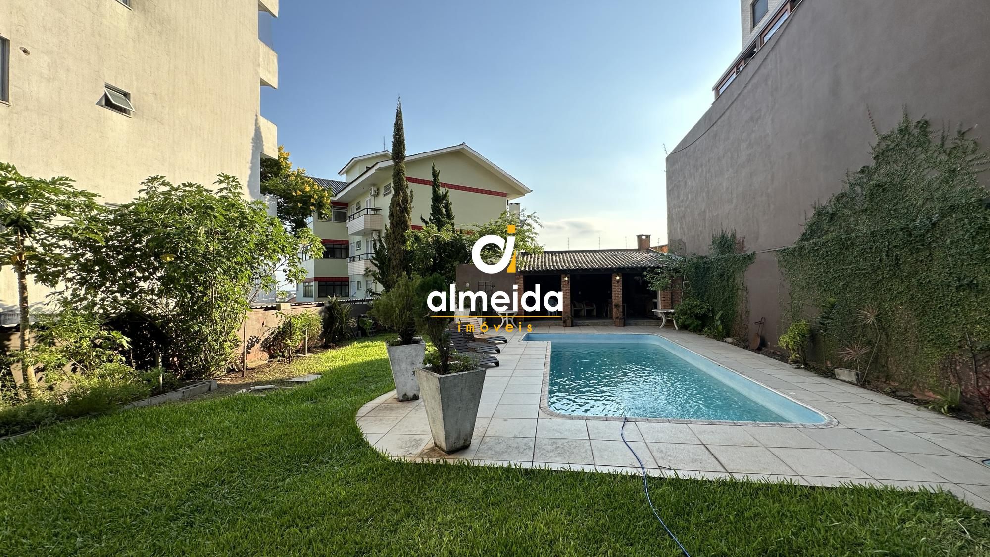 Casa à venda e aluguel com 4 quartos, 332m² - Foto 45