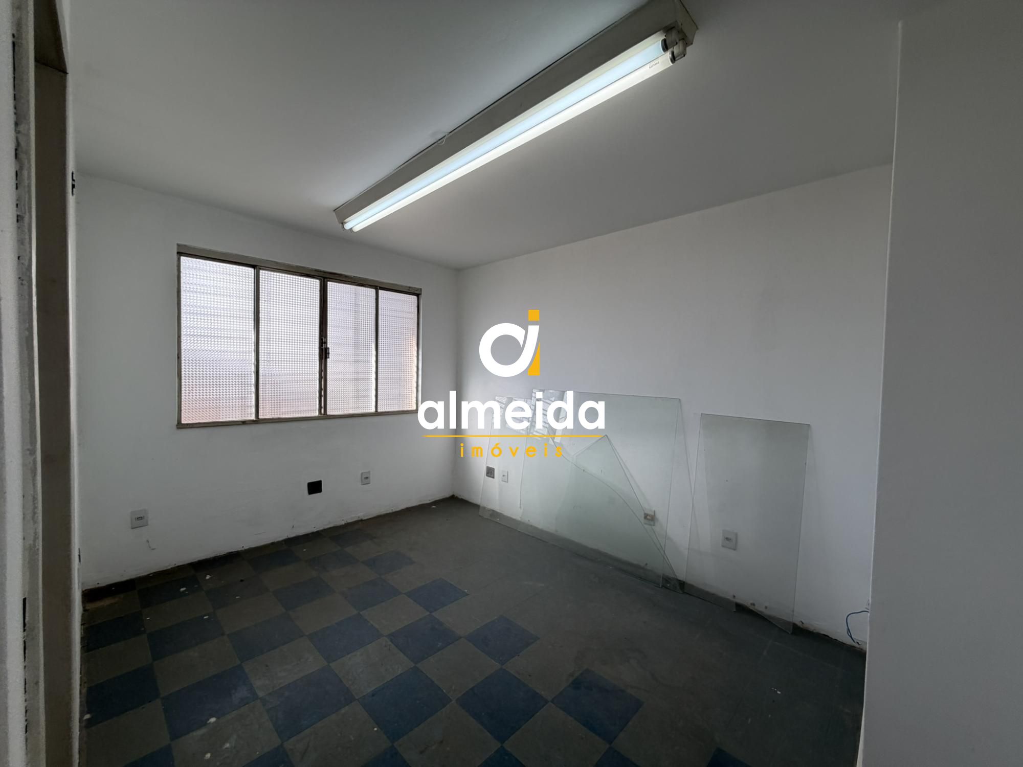 Sala comercial em excelente localizaçao no centro da cidade.