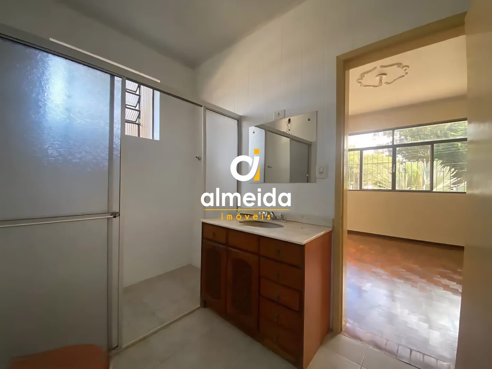 Ampla casa com 4 quartos com pátio em santa maria rs.