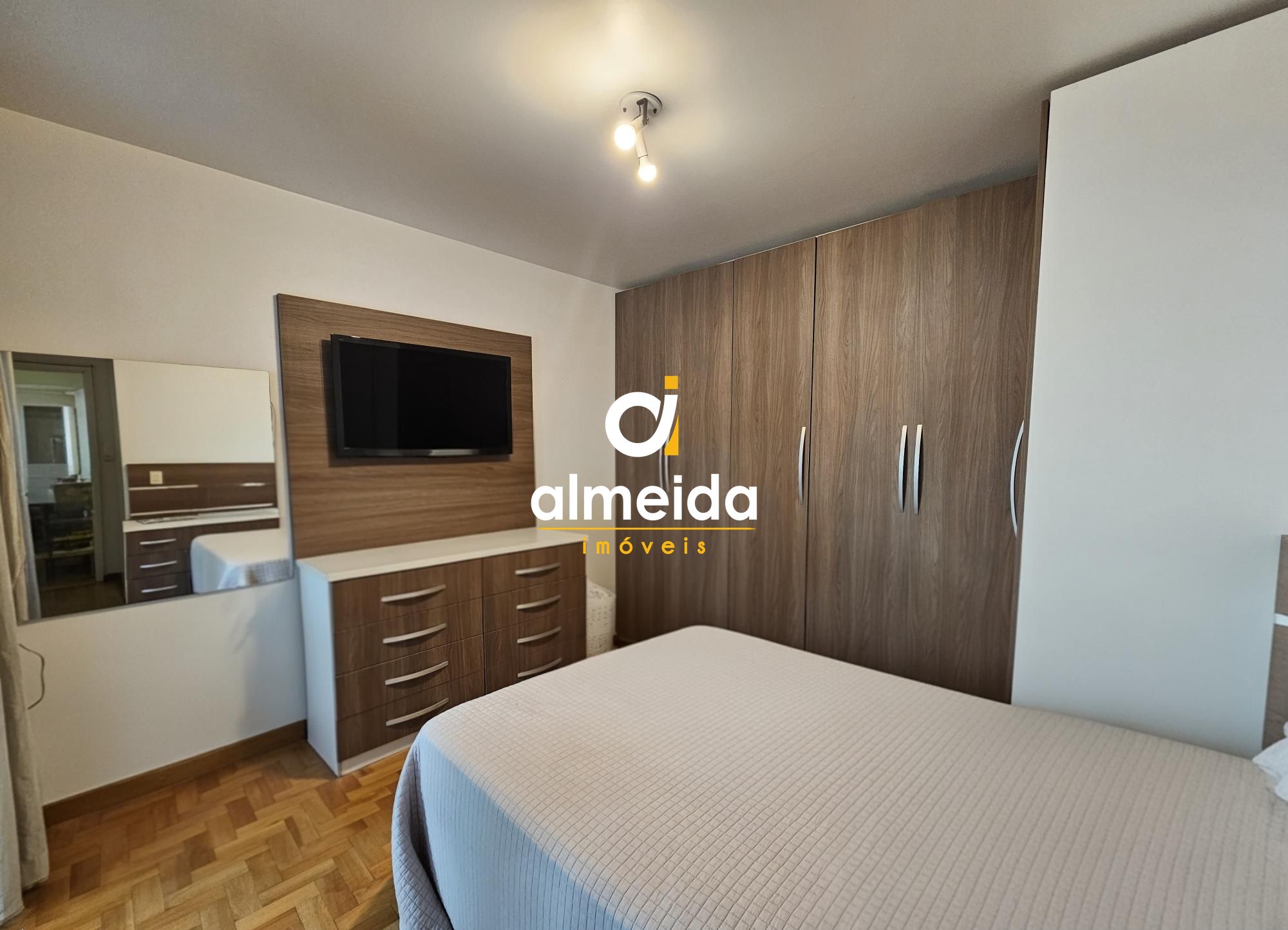 Apartamento amplo de 2 dormitórios no centro de santa maria 