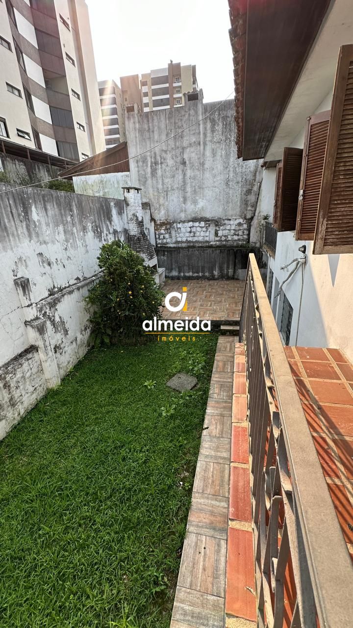 Casa à venda e aluguel com 3 quartos, 200m² - Foto 35