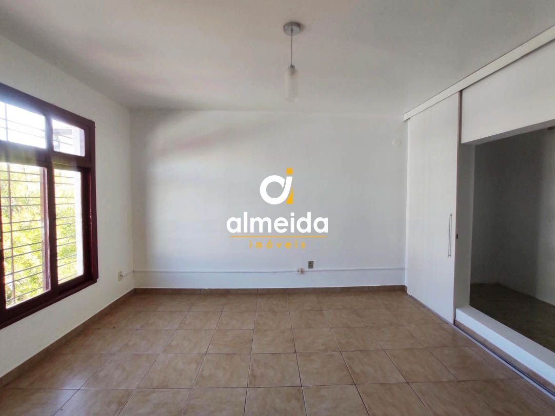 Casa à venda e aluguel com 6 quartos, 250m² - Foto 14