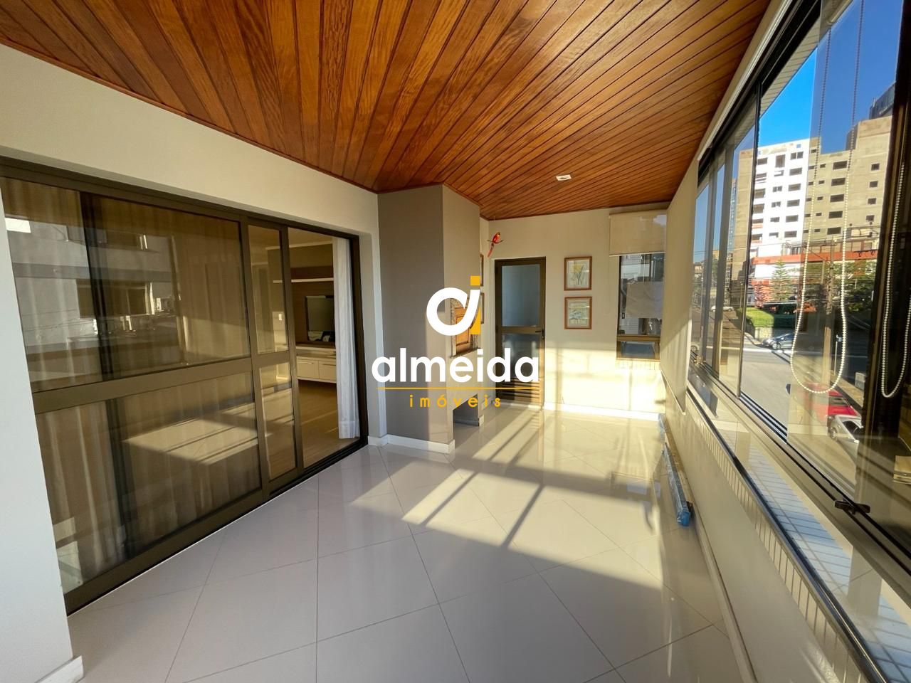 Apartamento à venda com 3 quartos, 209m² - Foto 14