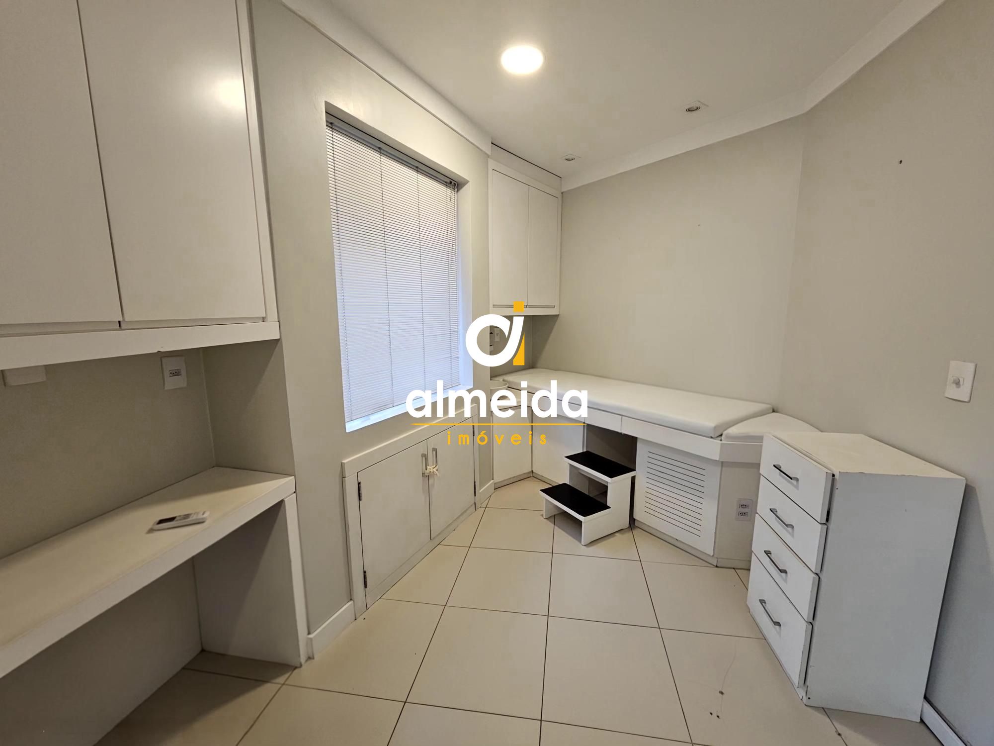 Sala comercial 3 dormitórios para vender ou alugar centro sa
