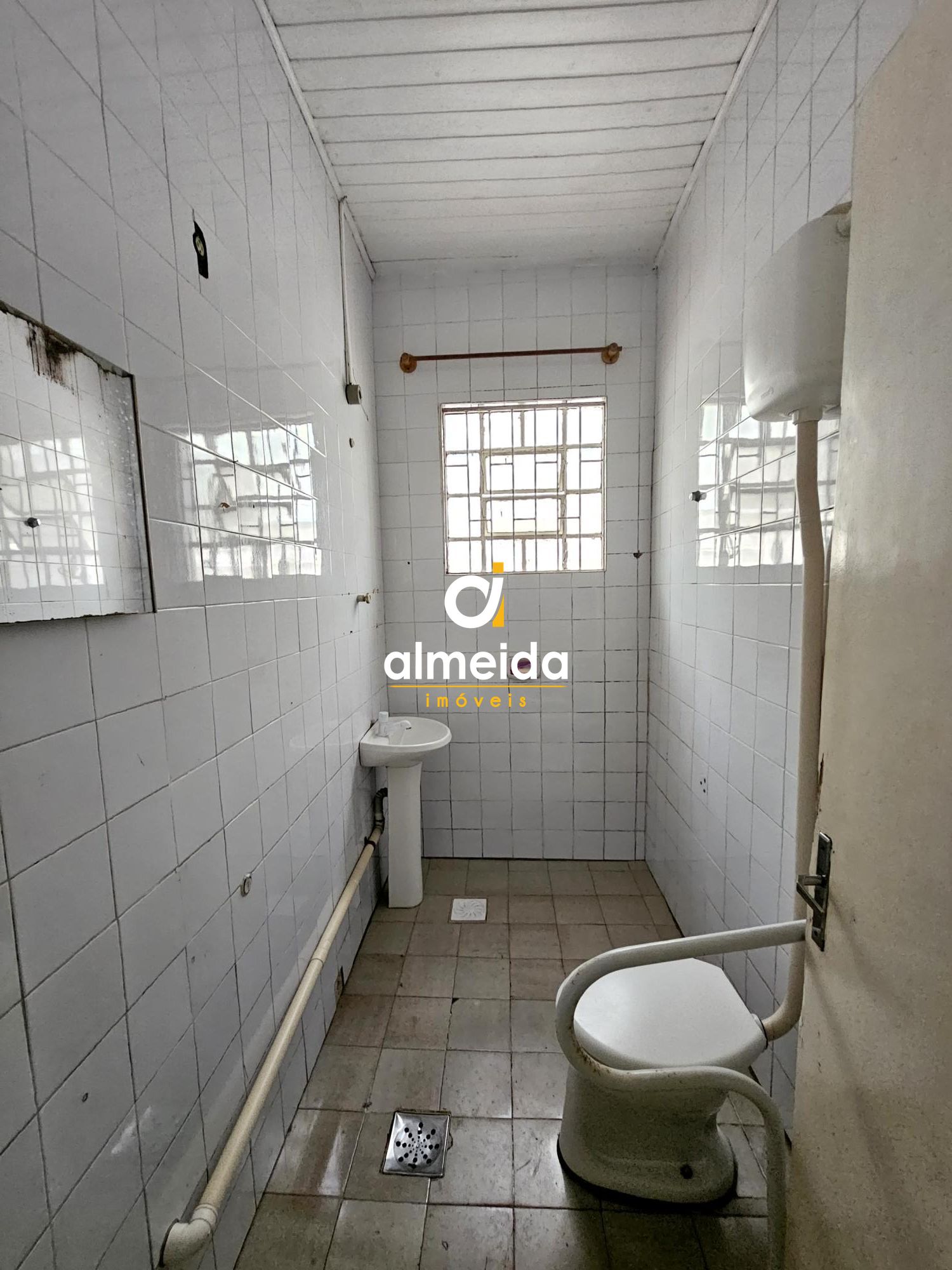 Casa comercial na avenida presidente vargas em santa maria r