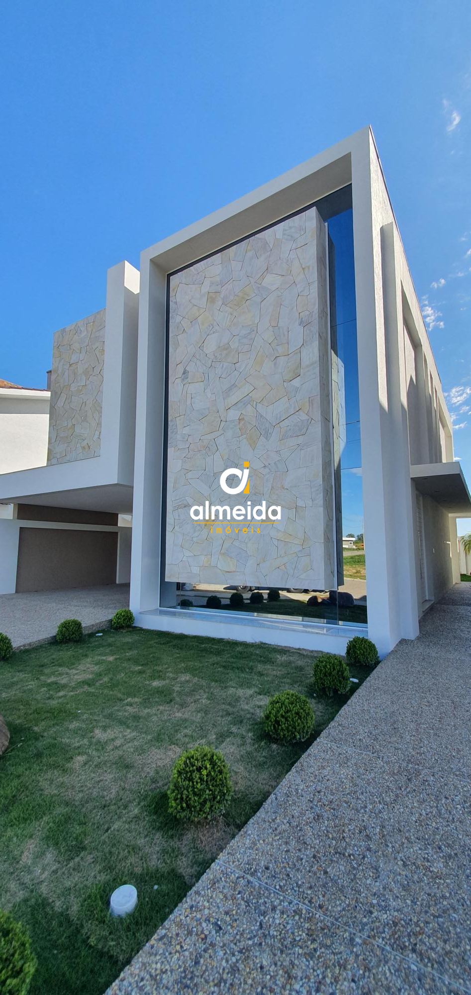 Casa à venda com 3 quartos, 205m² - Foto 2