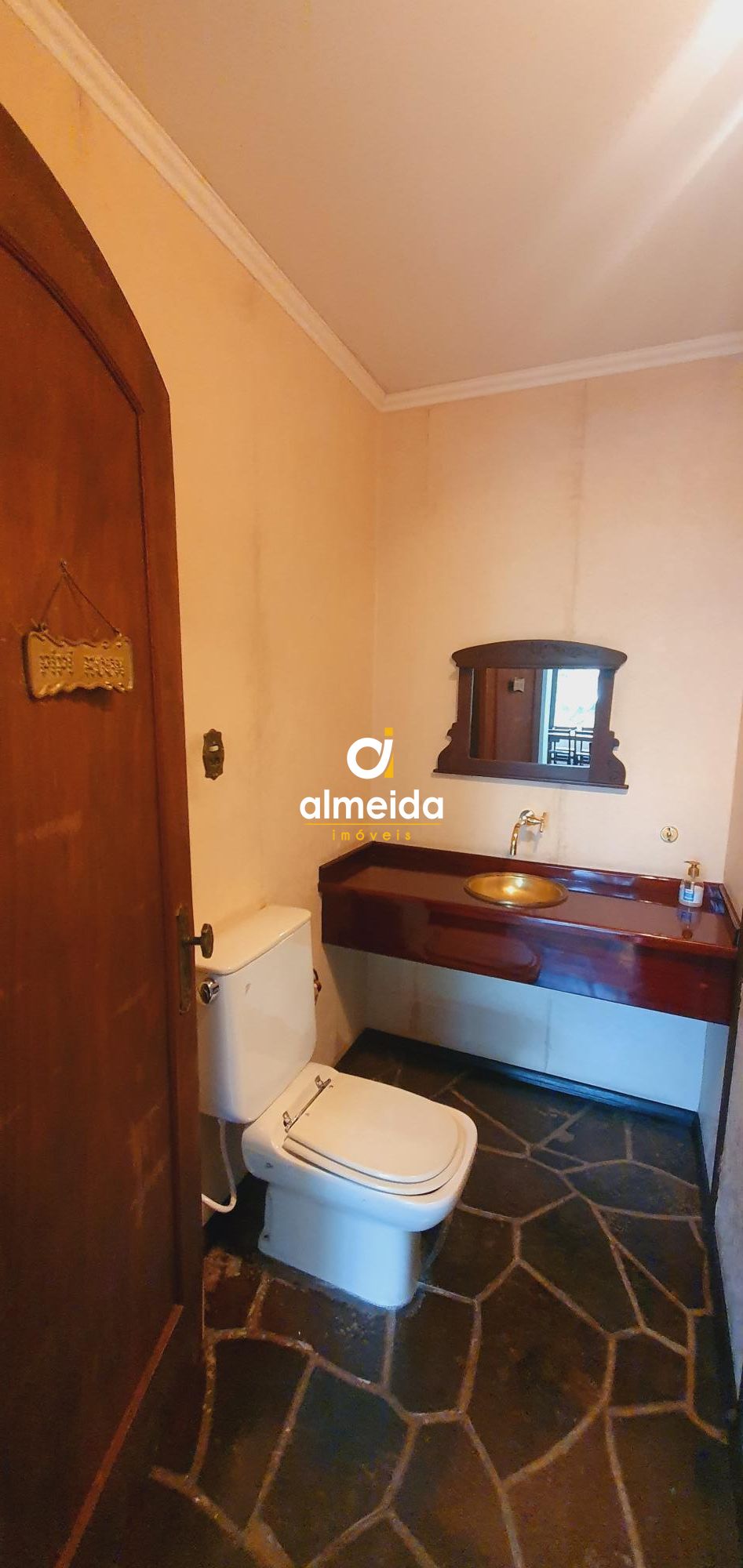 Casa para alugar com 8 quartos, 350m² - Foto 9