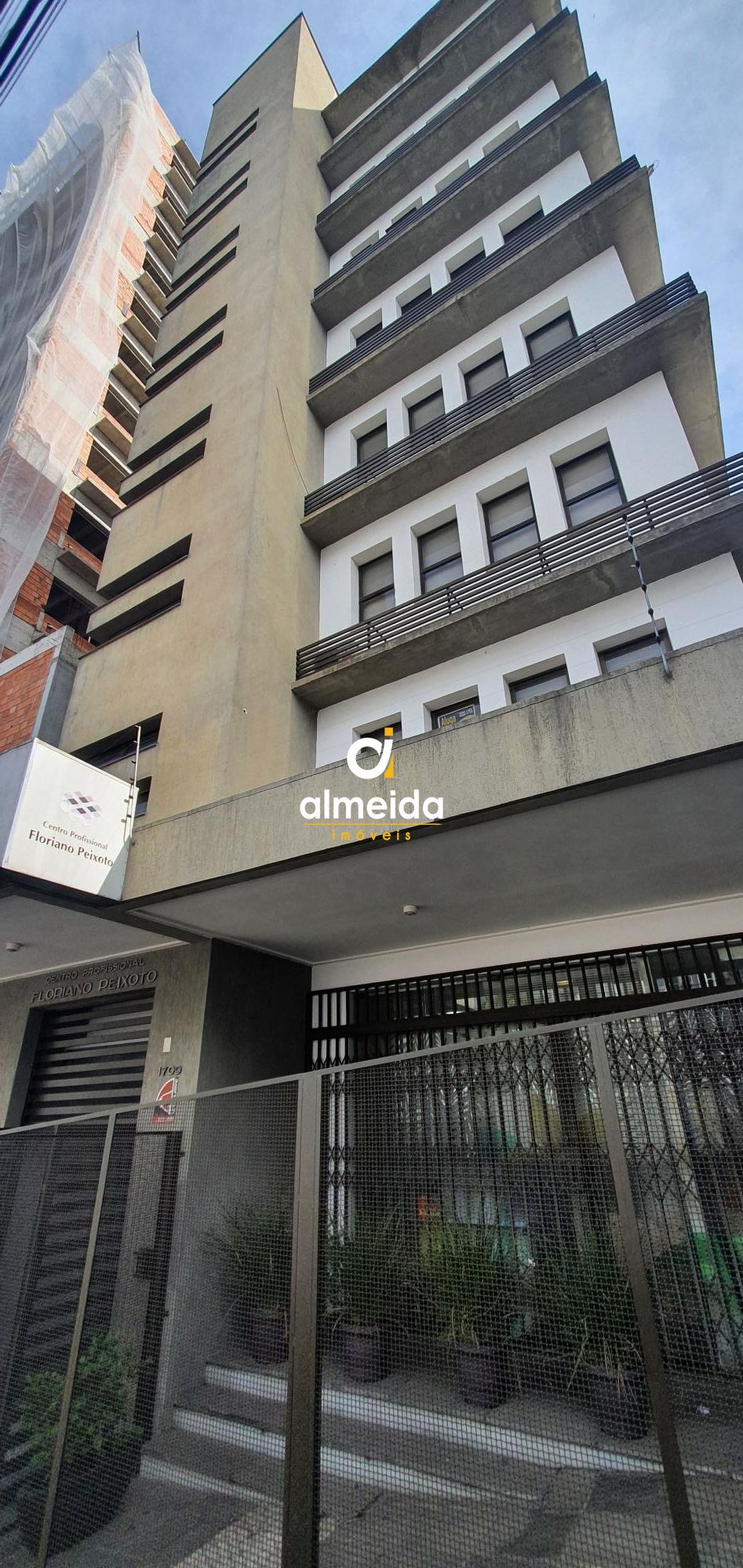 Sala comercial para alugar  no Centro - Santa Maria, RS. Imóveis
