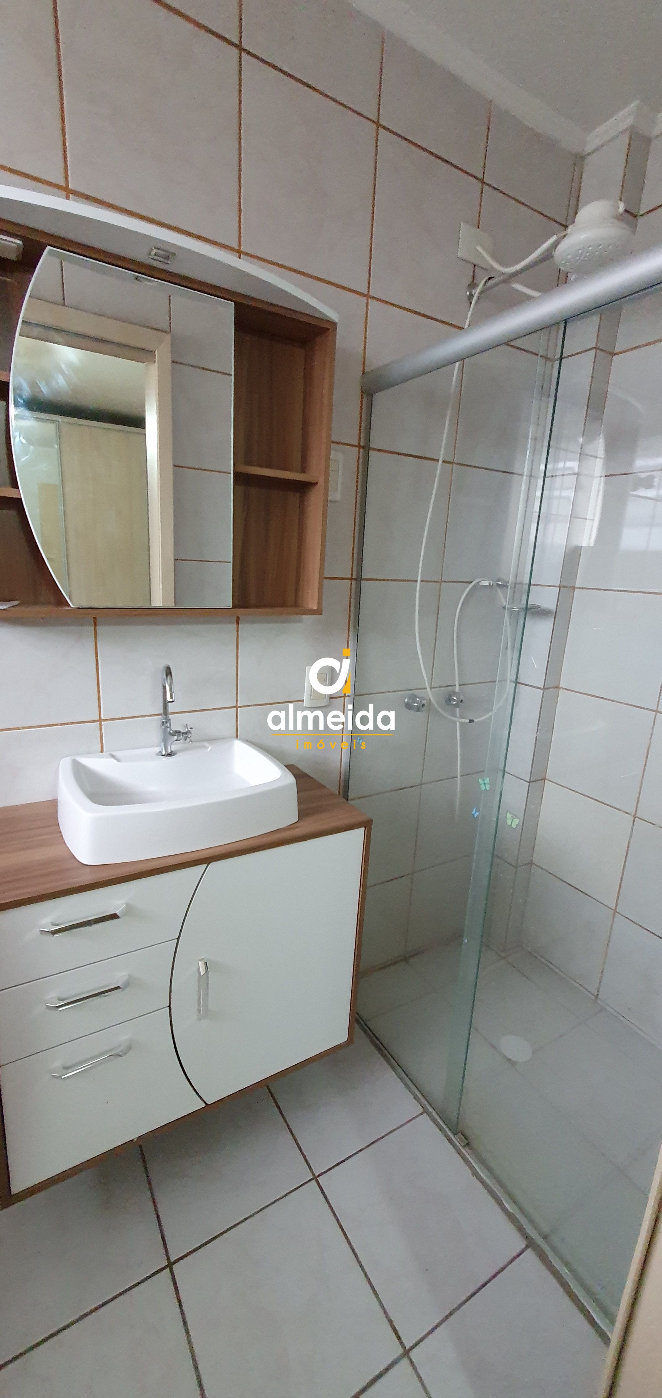 Apartamento com 3 Dormitórios para alugar, 115 m² por R$ 2.000,00 Apartamento com 3 Dormitórios para alugar, 115 m² por R$ 2.000,00