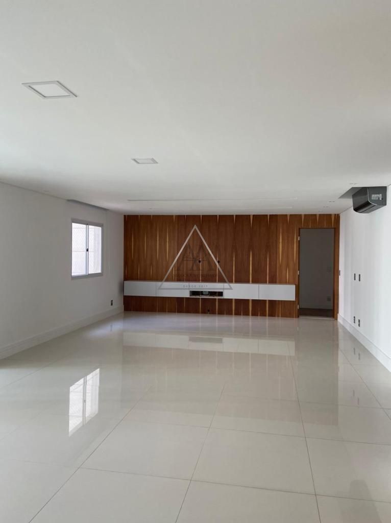 Apartamento à venda com 4 quartos, 235m² - Foto 1