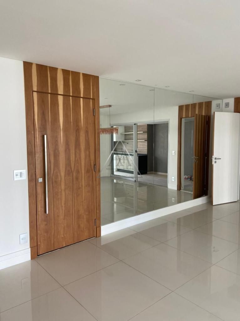 Apartamento à venda com 4 quartos, 235m² - Foto 2