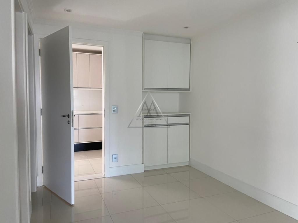 Apartamento à venda com 4 quartos, 235m² - Foto 7