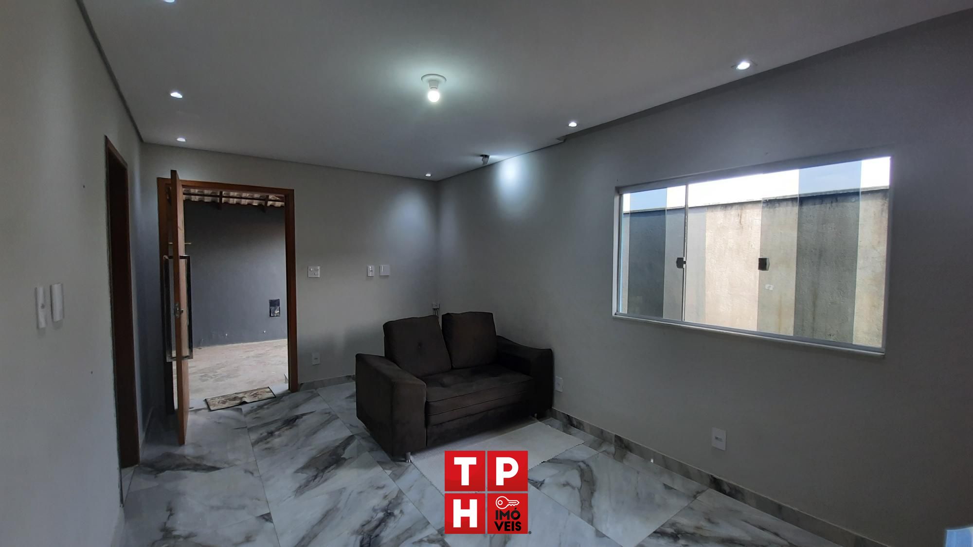 Casa à venda com 3 quartos, 62m² - Foto 1