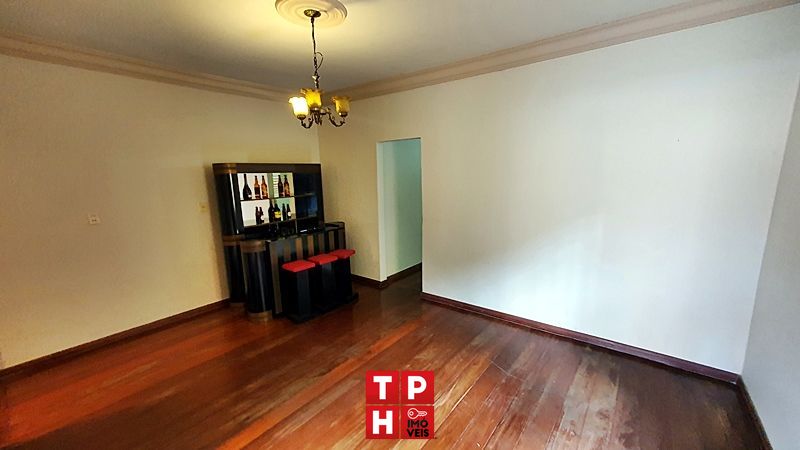 Casa à venda com 5 quartos, 205m² - Foto 3