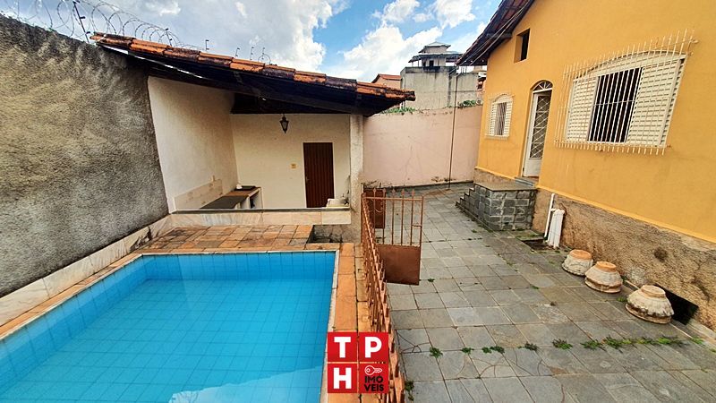 Casa à venda com 5 quartos, 205m² - Foto 2