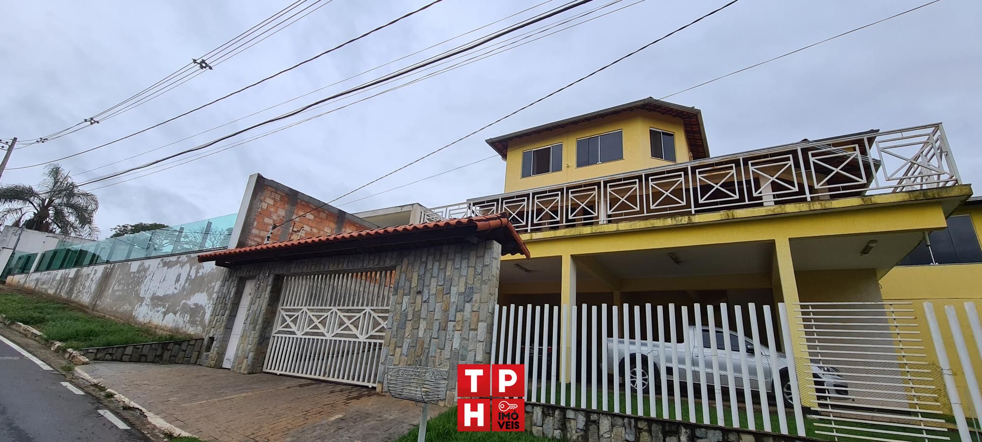 Casa de Condomínio à venda com 4 quartos, 350m² - Foto 1