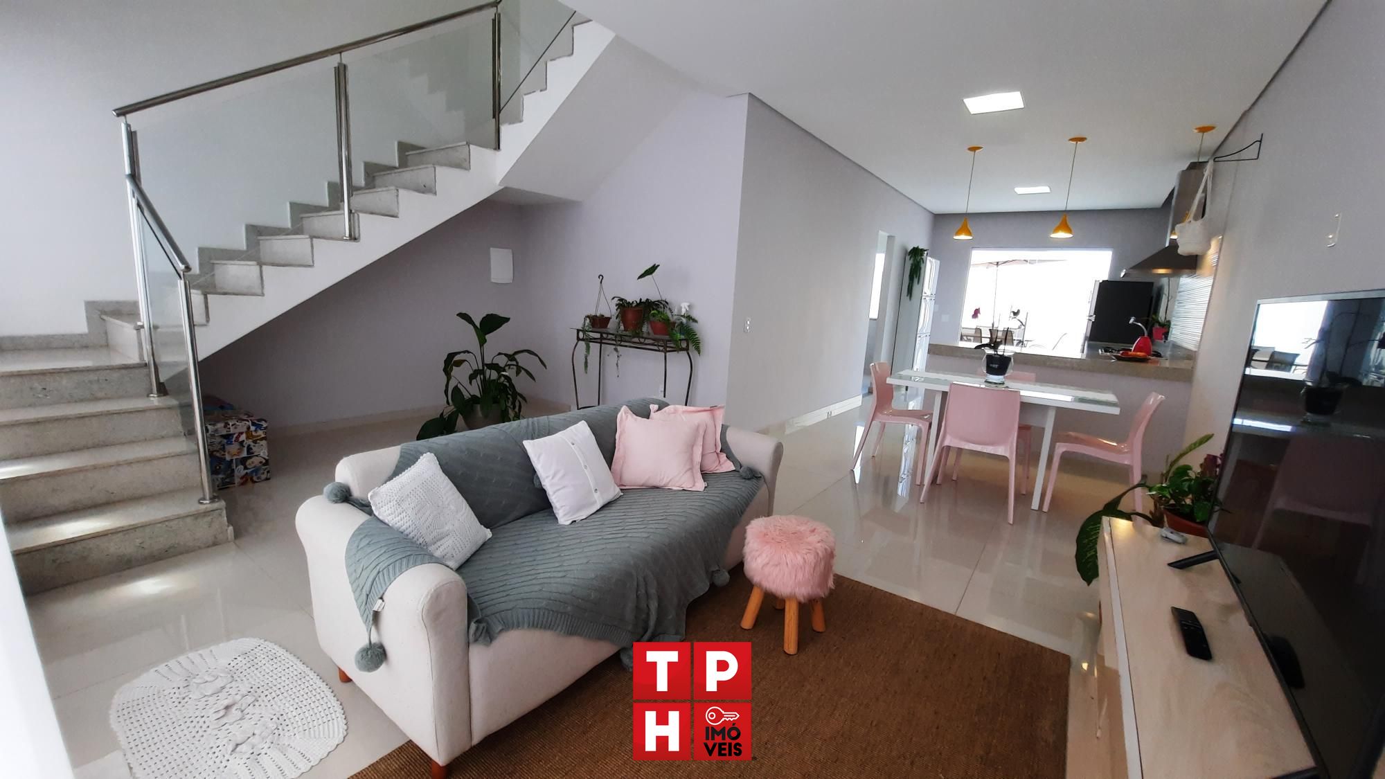 Casa à venda com 3 quartos, 178m² - Foto 4