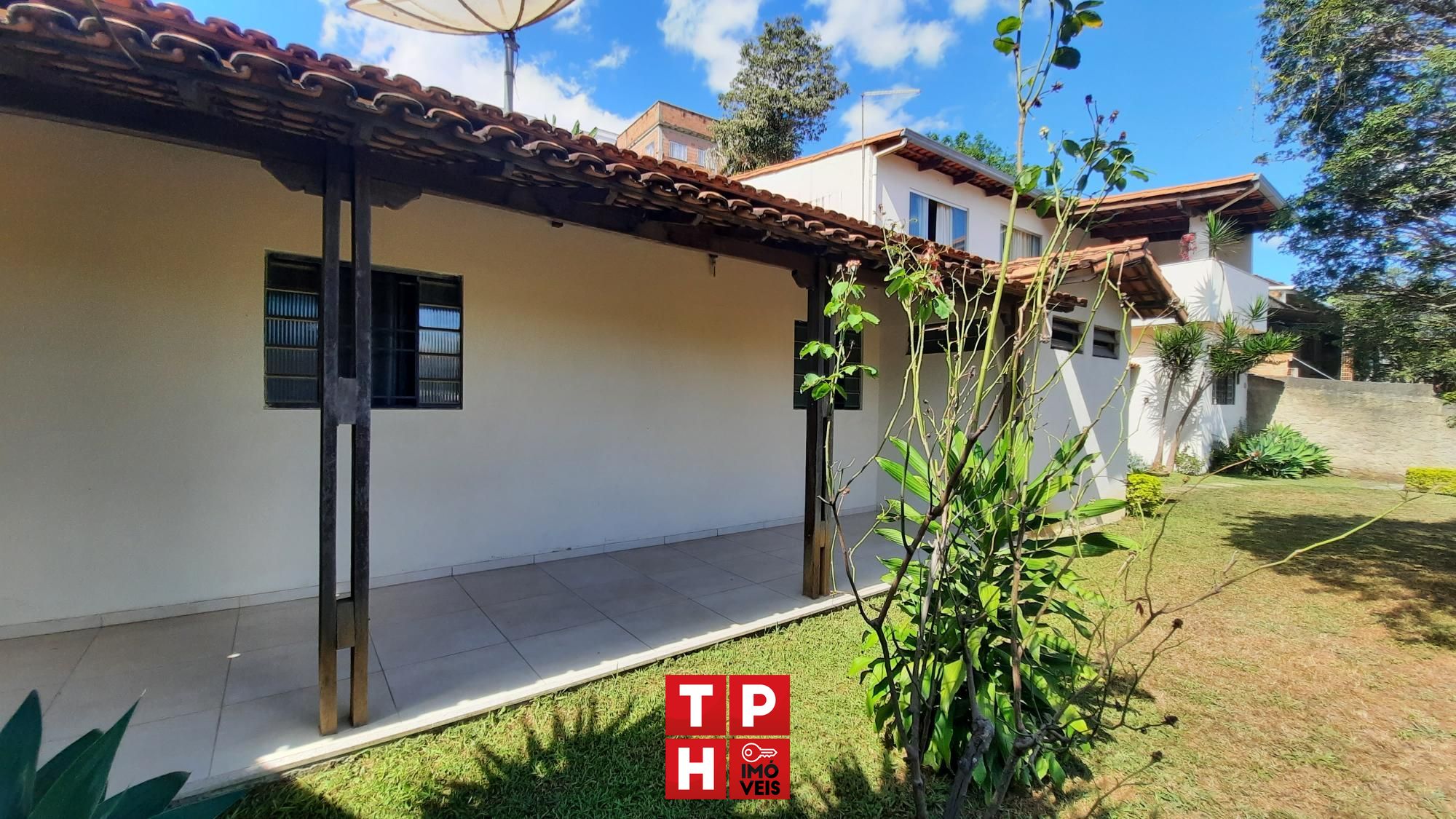 Casa à venda com 5 quartos, 215m² - Foto 4