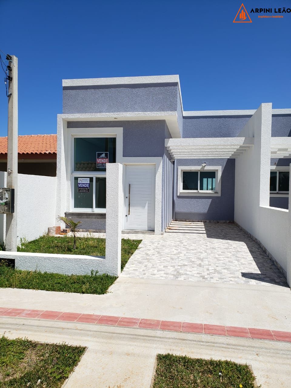 Casa à venda com 3 quartos, 100m² - Foto 1