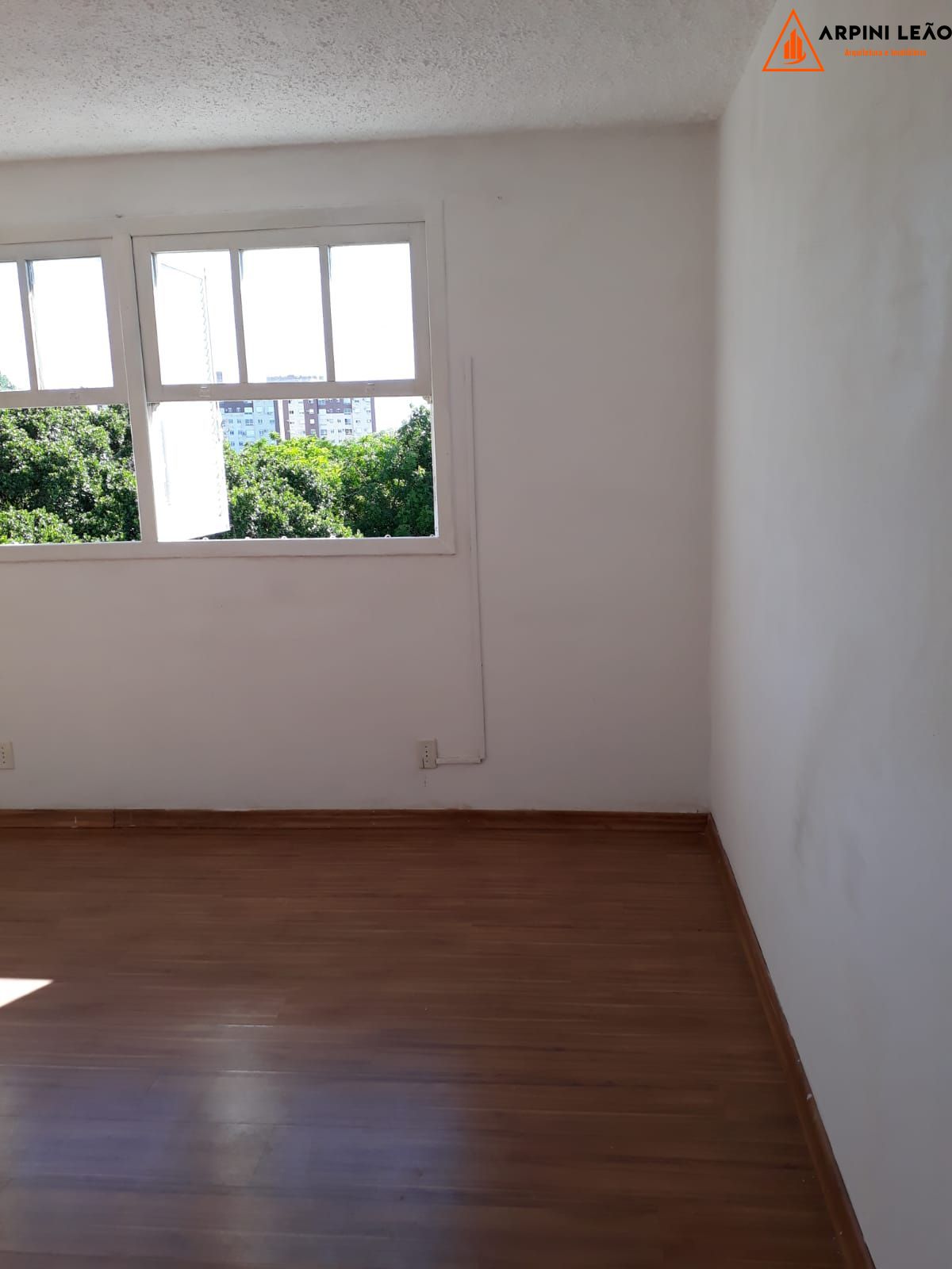 Apartamento à venda com 3 quartos, 97m² - Foto 2