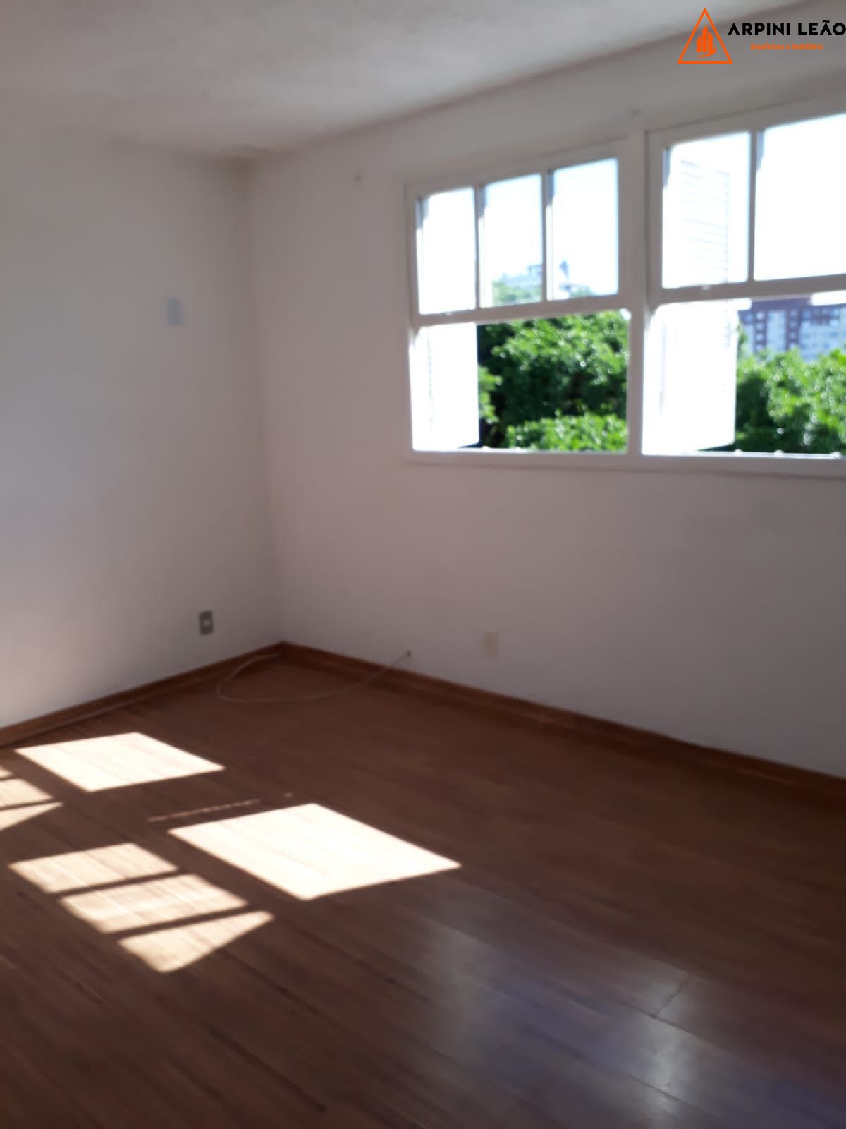 Apartamento à venda com 3 quartos, 97m² - Foto 3